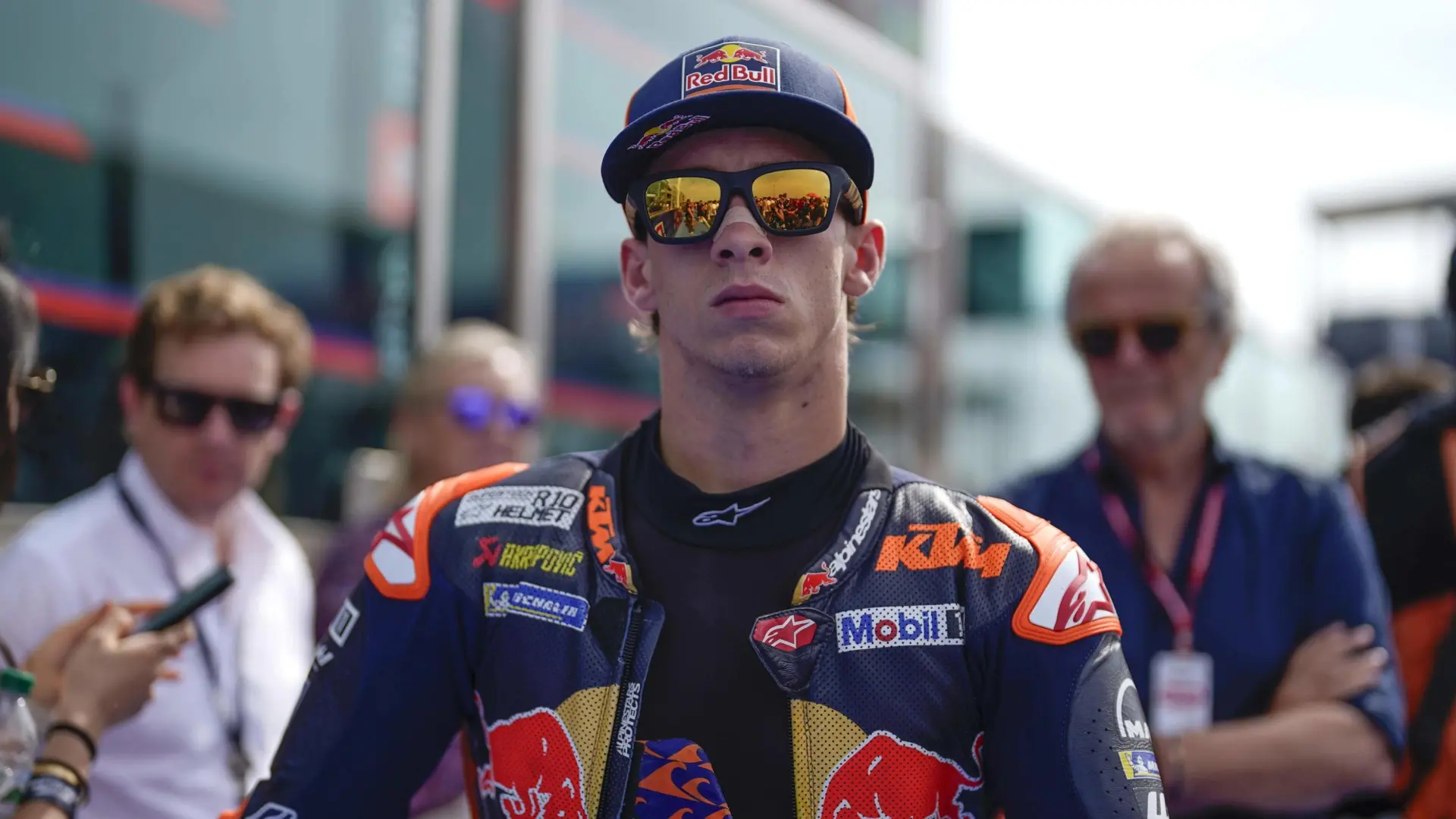 El enfado de Pedro Acosta tras hacerle una peineta a la moto KTM: "Cuando hablo, sube el pan"