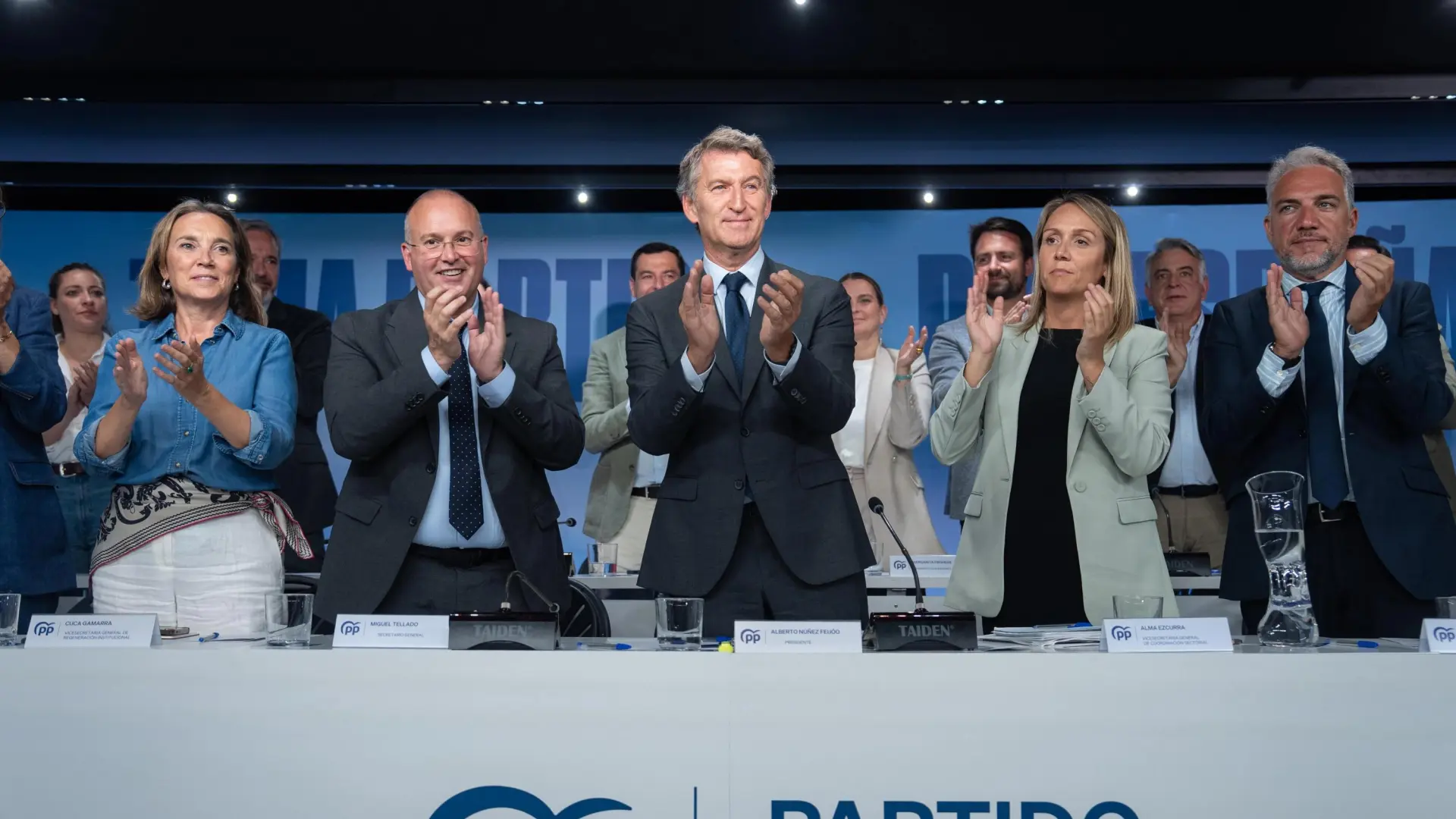 Feijóo cierra filas con la Policía tras sus quejas por el dispositivo de la Vuelta y trata de disputar ese espacio a Vox