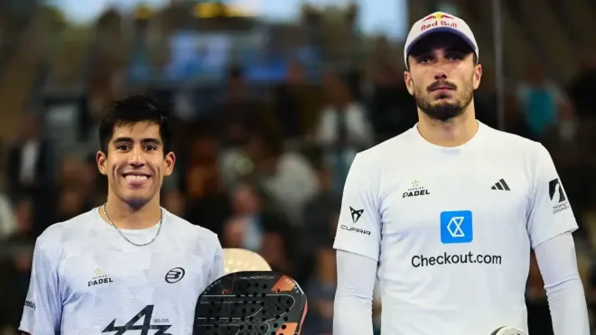 La foto más viral en el mundo del pádel: el contraste entre la frustración de Ale Galán y la felicidad de Chingotto tras perder la final