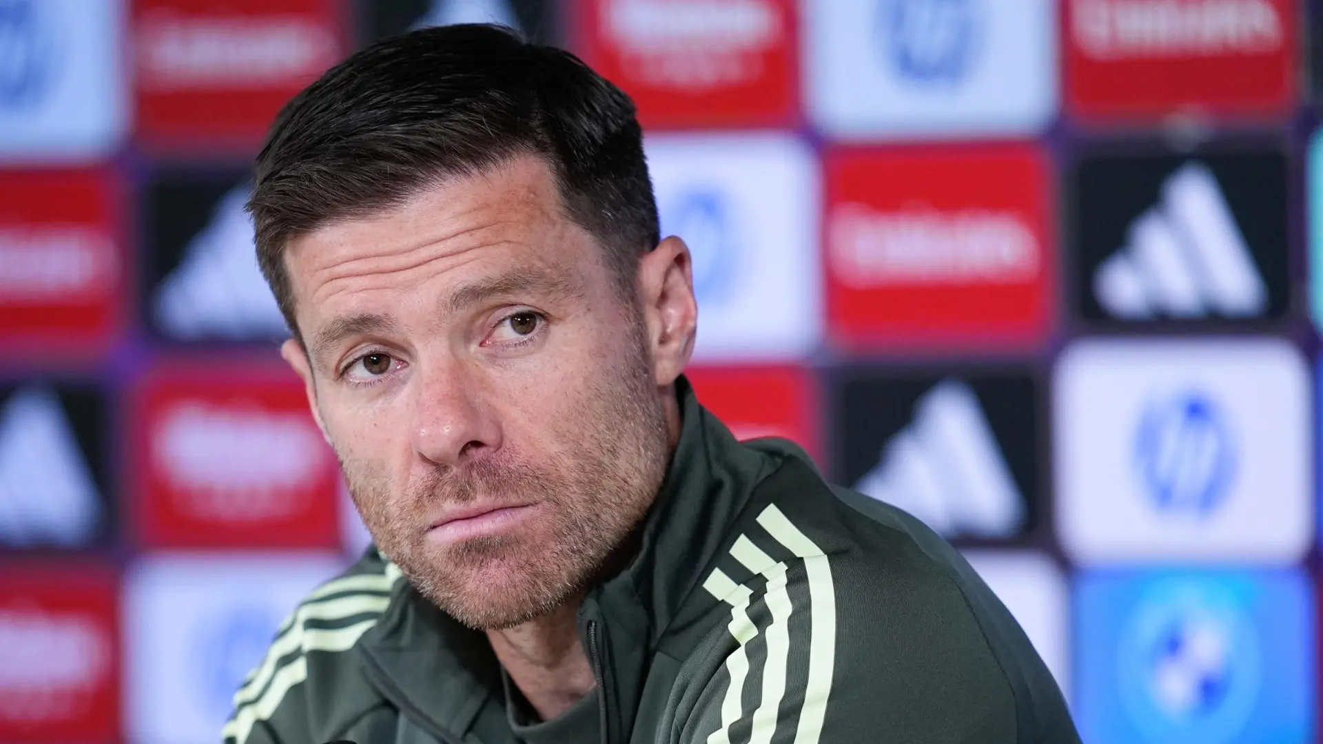 Xabi Alonso apaga el 'incendio' con Vinícius: "He sido jugador y cuando me sustituían, tampoco era el momento más bonito"