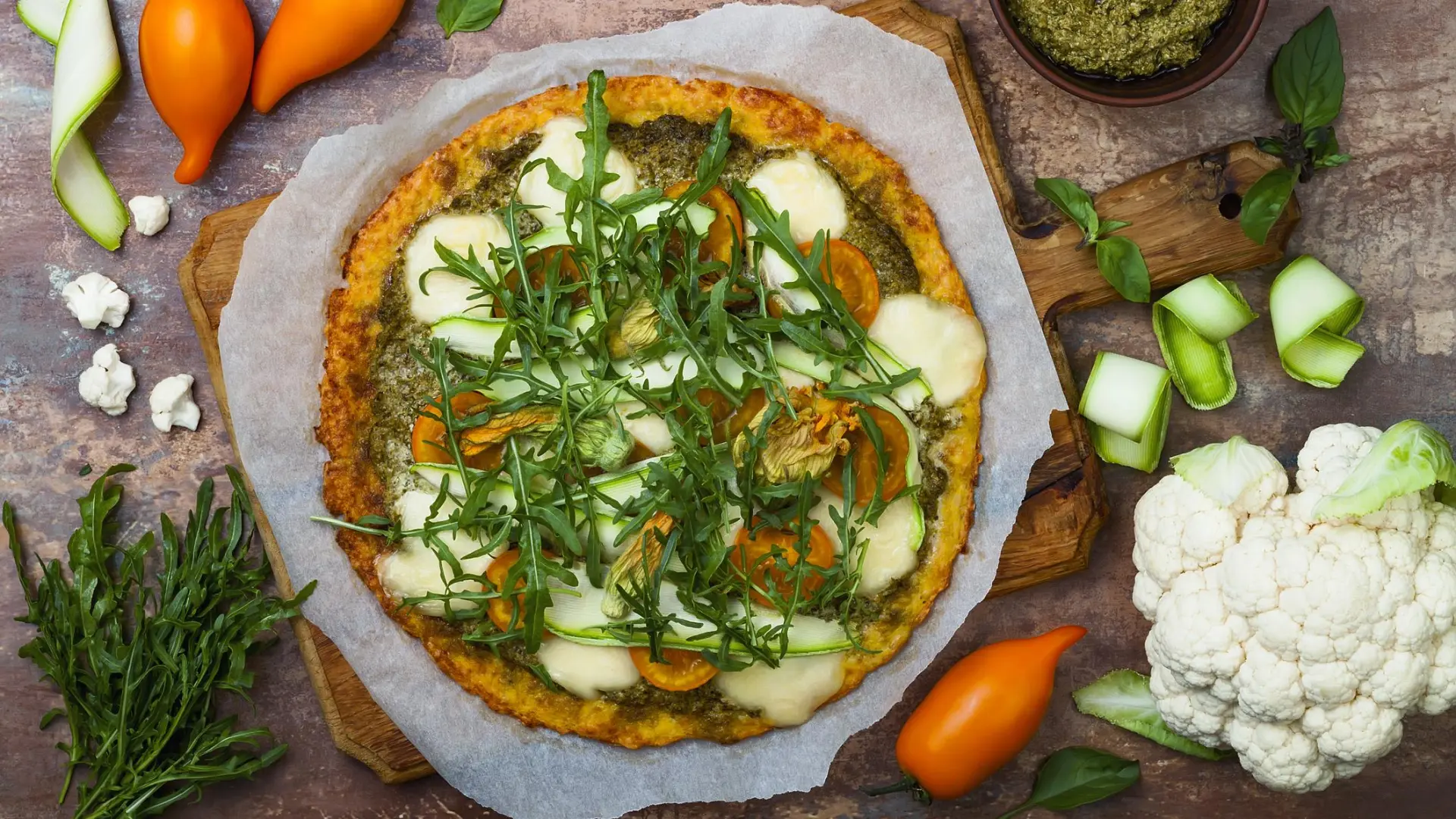 La deliciosa pizza proteica que puedes preparar con solo 2 ingredientes (y no es con coliflor ni garbanzos)