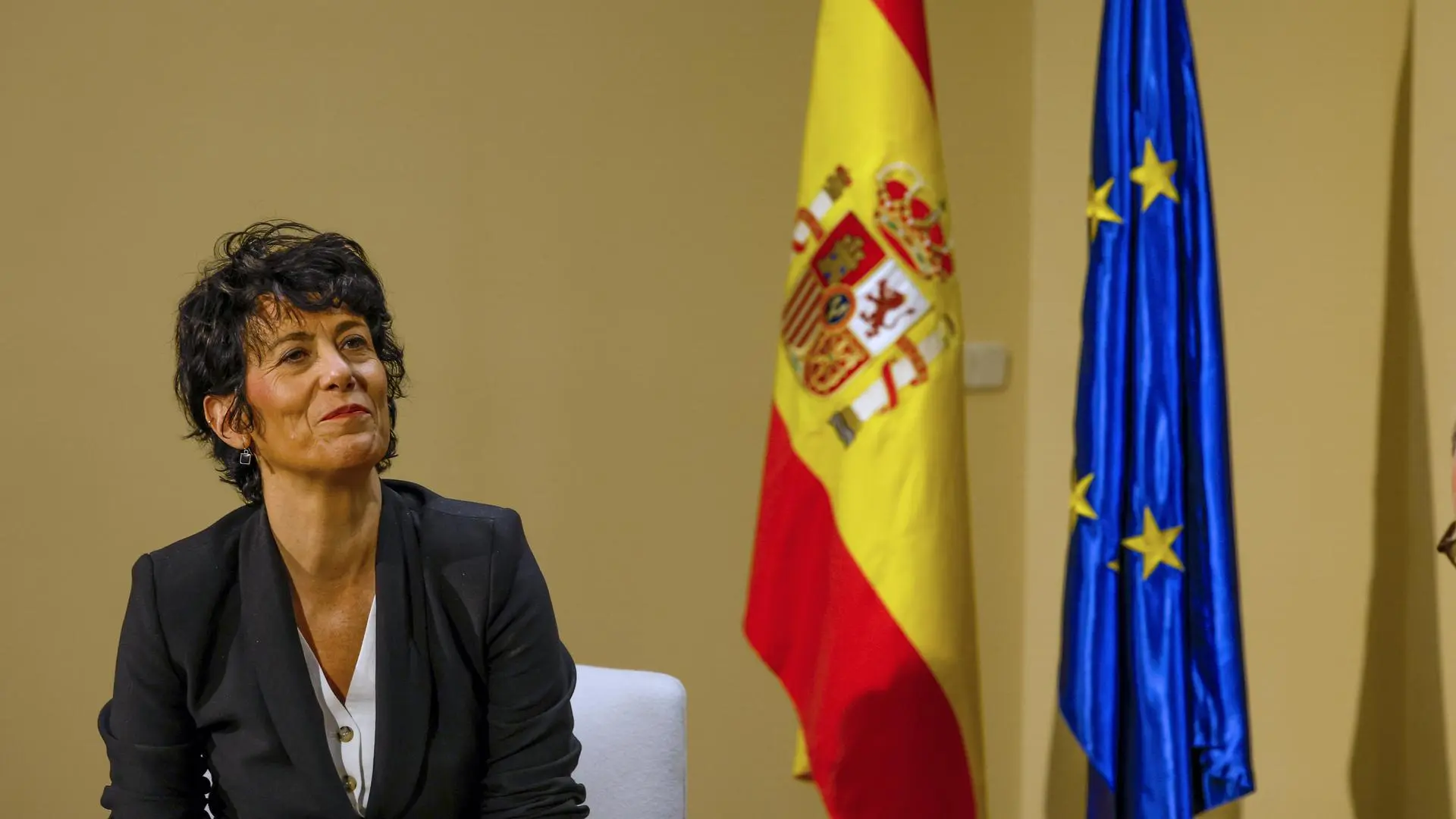 Moncloa da largas a la regularización de inmigrantes con la excusa del Congreso pese a que la puede aprobar en solitario