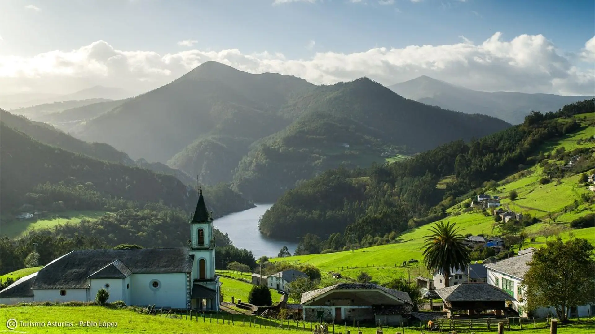 El pueblo poco conocido de Asturias situado entre montañas ideal para una escapada en otoño