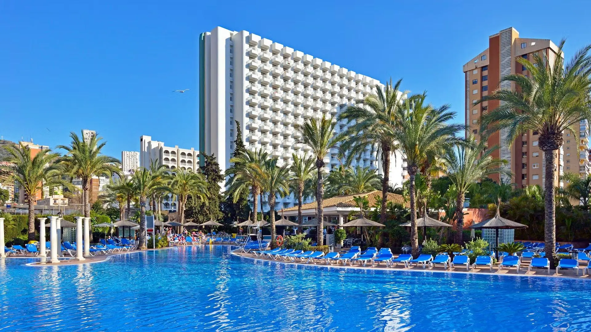 El hotel más conocido de Benidorm que ofrece un buffet temático y tiene más de 19.000 reseñas