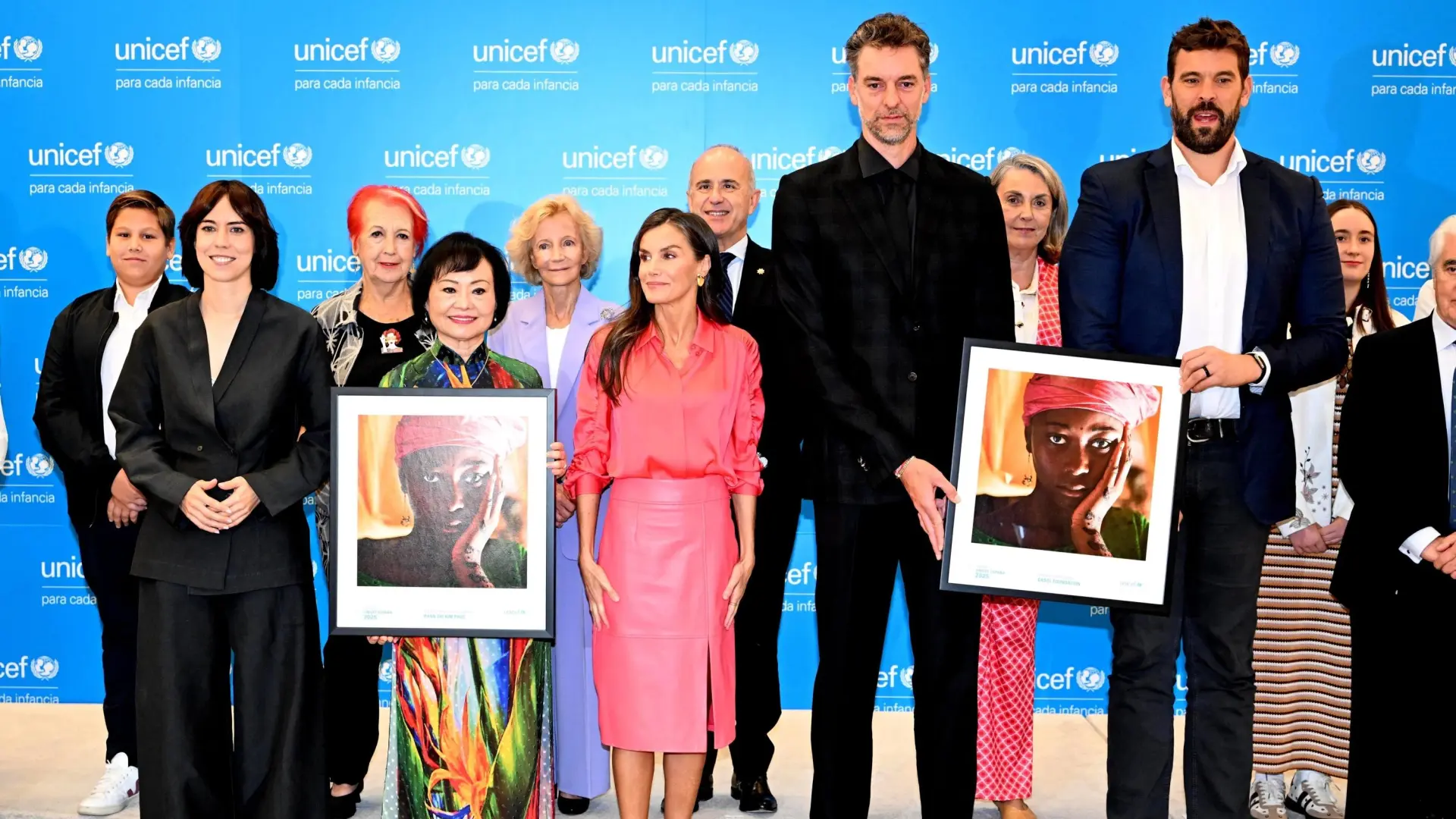 Letizia entrega los premios de Unicef a Pau Gasol, la niña 'del napalm' y a la red de jóvenes 'cibercorresponsales'