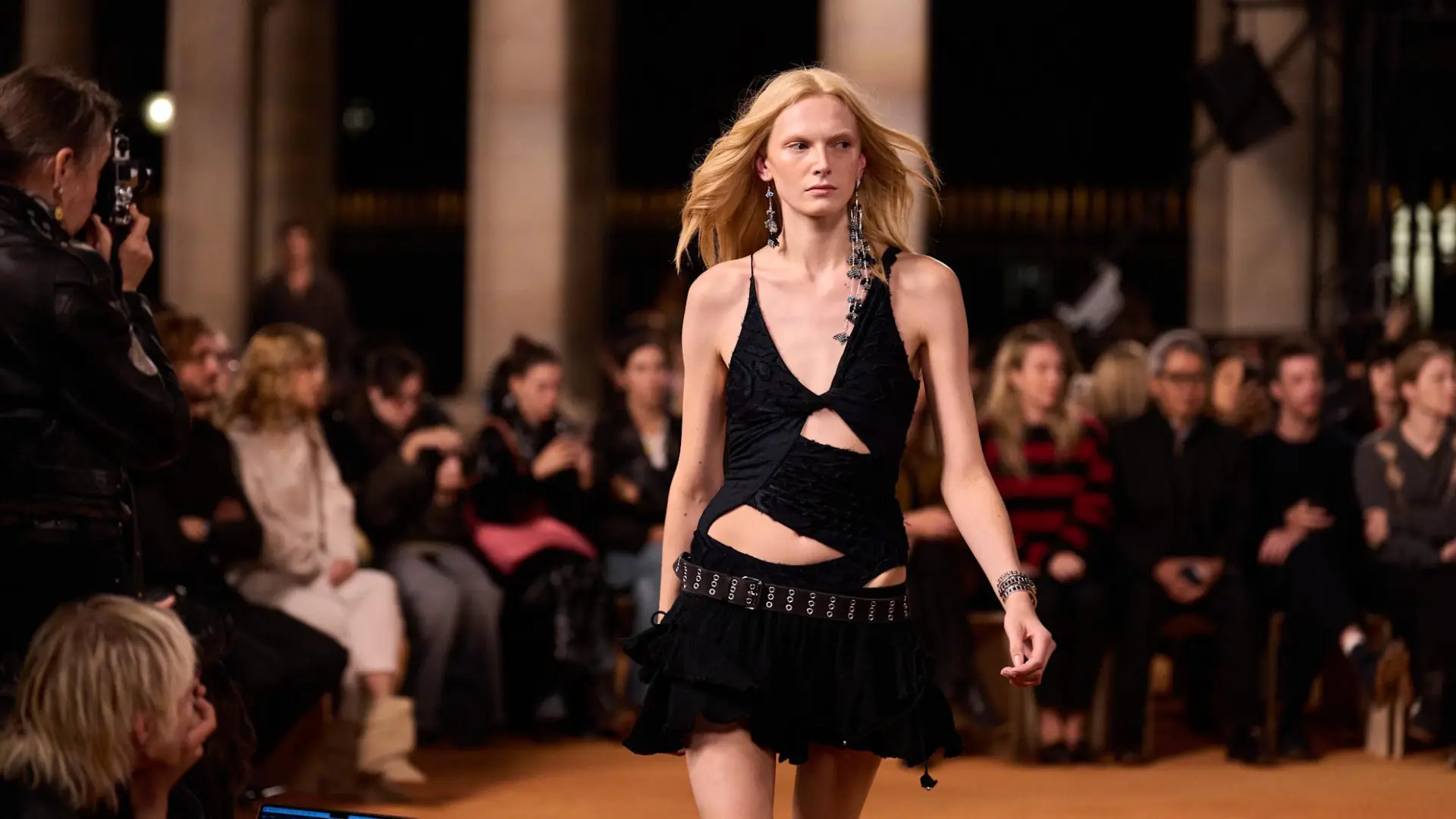 París sigue apostando por la feminidad en su semana de la moda