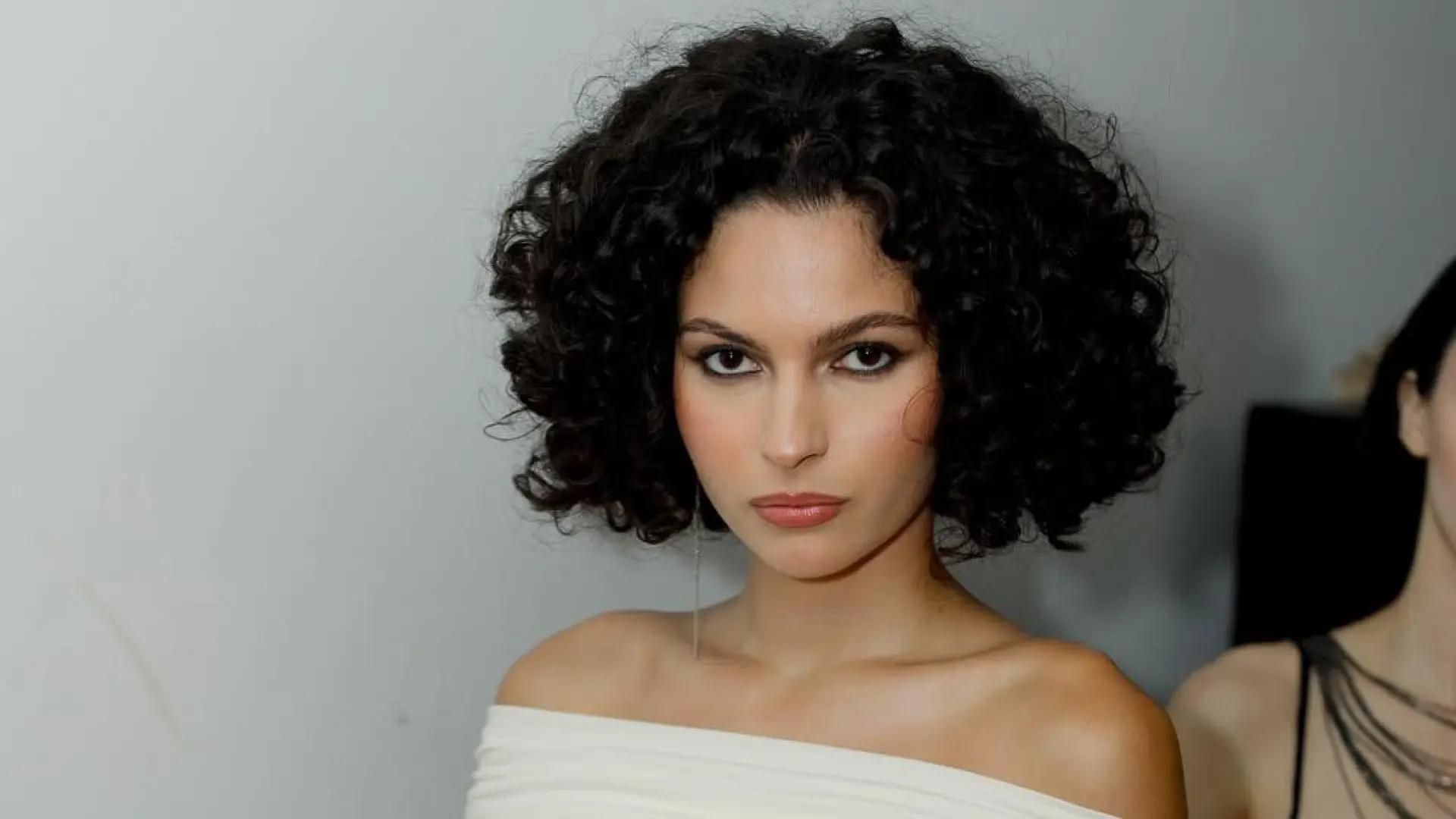 El regreso del smokey eye: así puedes dominar el maquillaje de ojos más icónico, según una experta