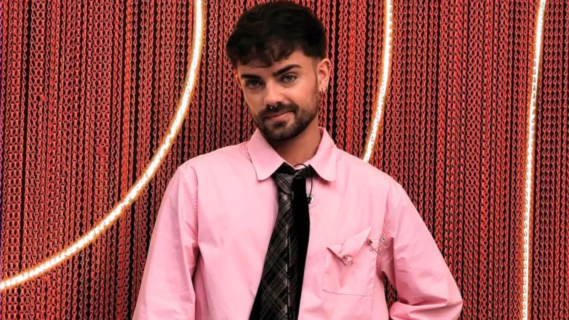Iván Rojo, de 'OT 2025', se suma al meme y anuncia su primer "gran concierto en el Movistar Arena"