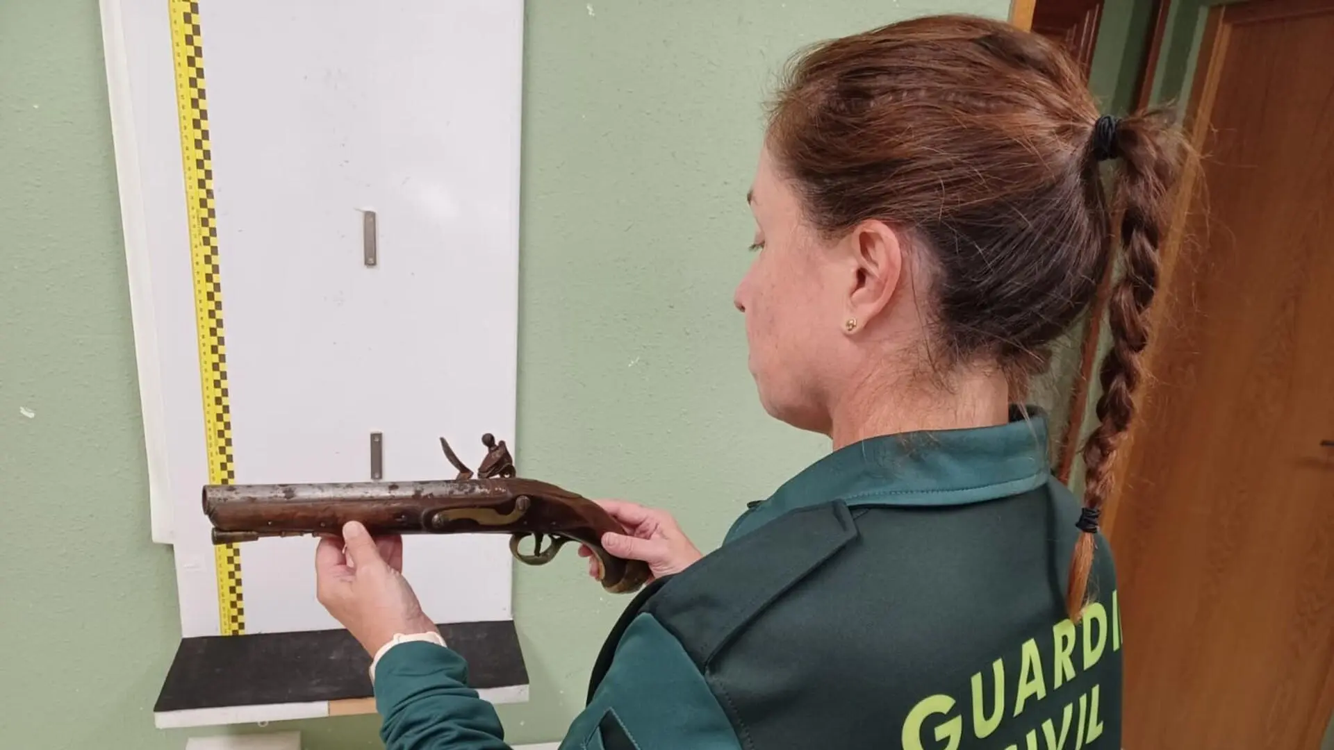 Investigada una mujer de Miranda de Ebro por enviar por correo un arma de 1802 que pudo pertenecer a un monarca inglés