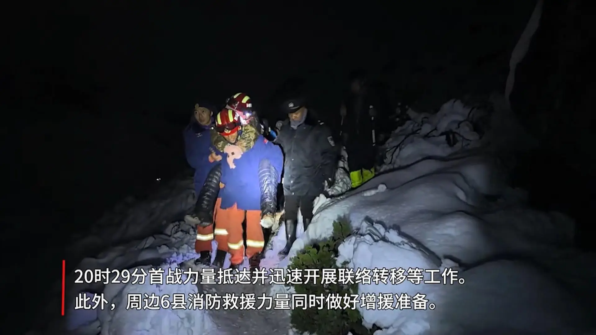 Al menos un muerto y cientos de personas atrapadas tras la tormenta en el Everest