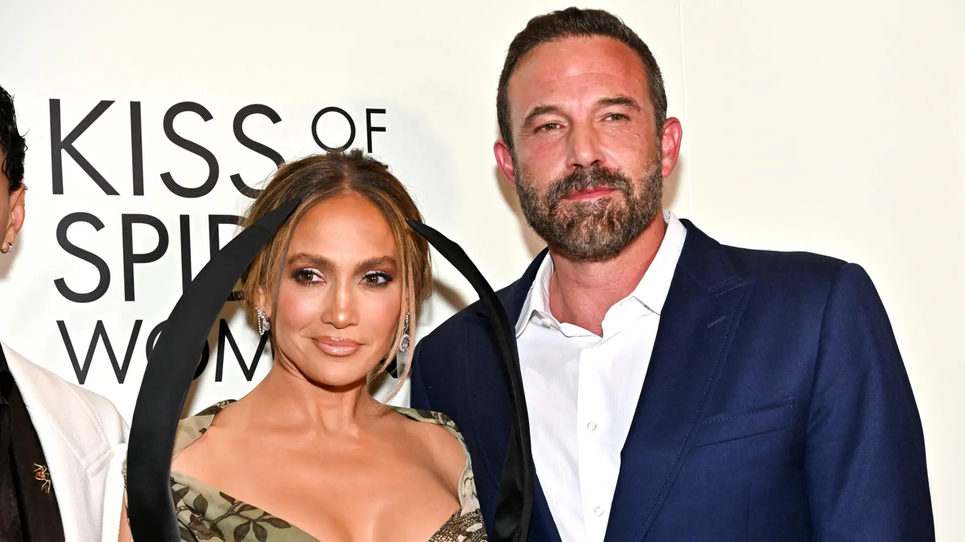 Jennifer Lopez se reencuentra con Ben Affleck con un sexy vestido adornado con cuernos