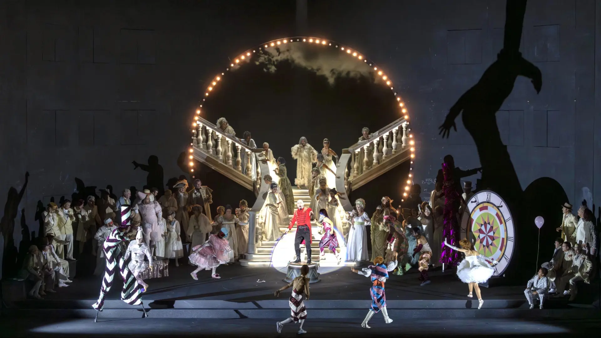 Un 'Faust' caleidoscópico y embriagador abre la temporada de ópera en Les Arts de Valencia