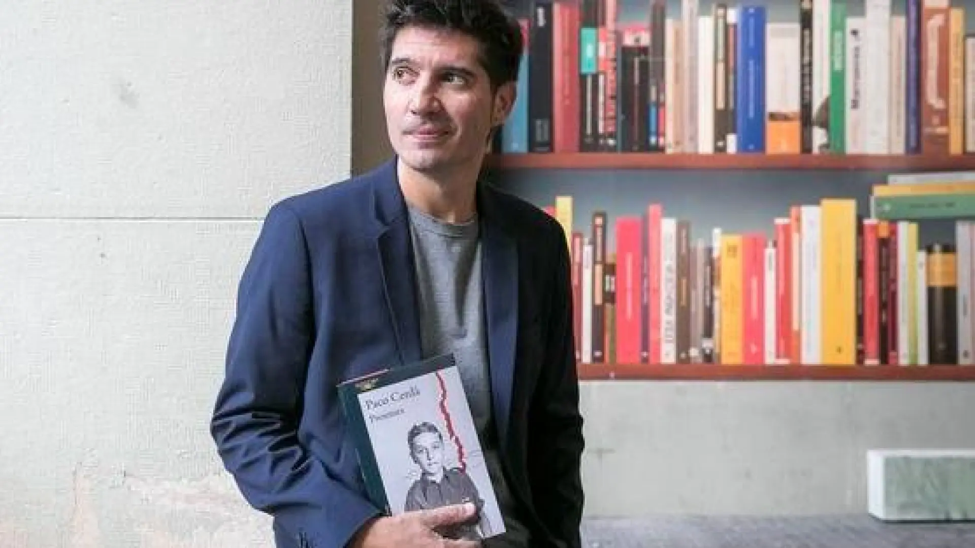 Paco Cerdá, premio nacional de las Letras 2025 por su libro 'Presentes', sobre José Antonio Primo de Rivera