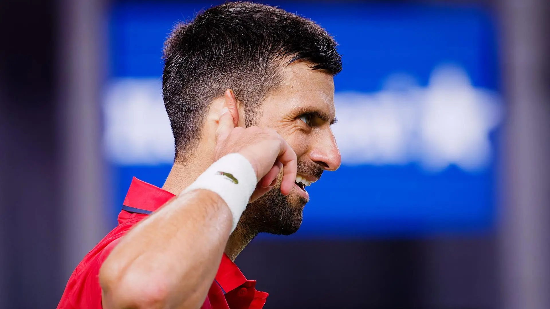 Djokovic logra lo imposible con un puntazo ante Zizou Bergs en Shanghái que se ha hecho viral en redes