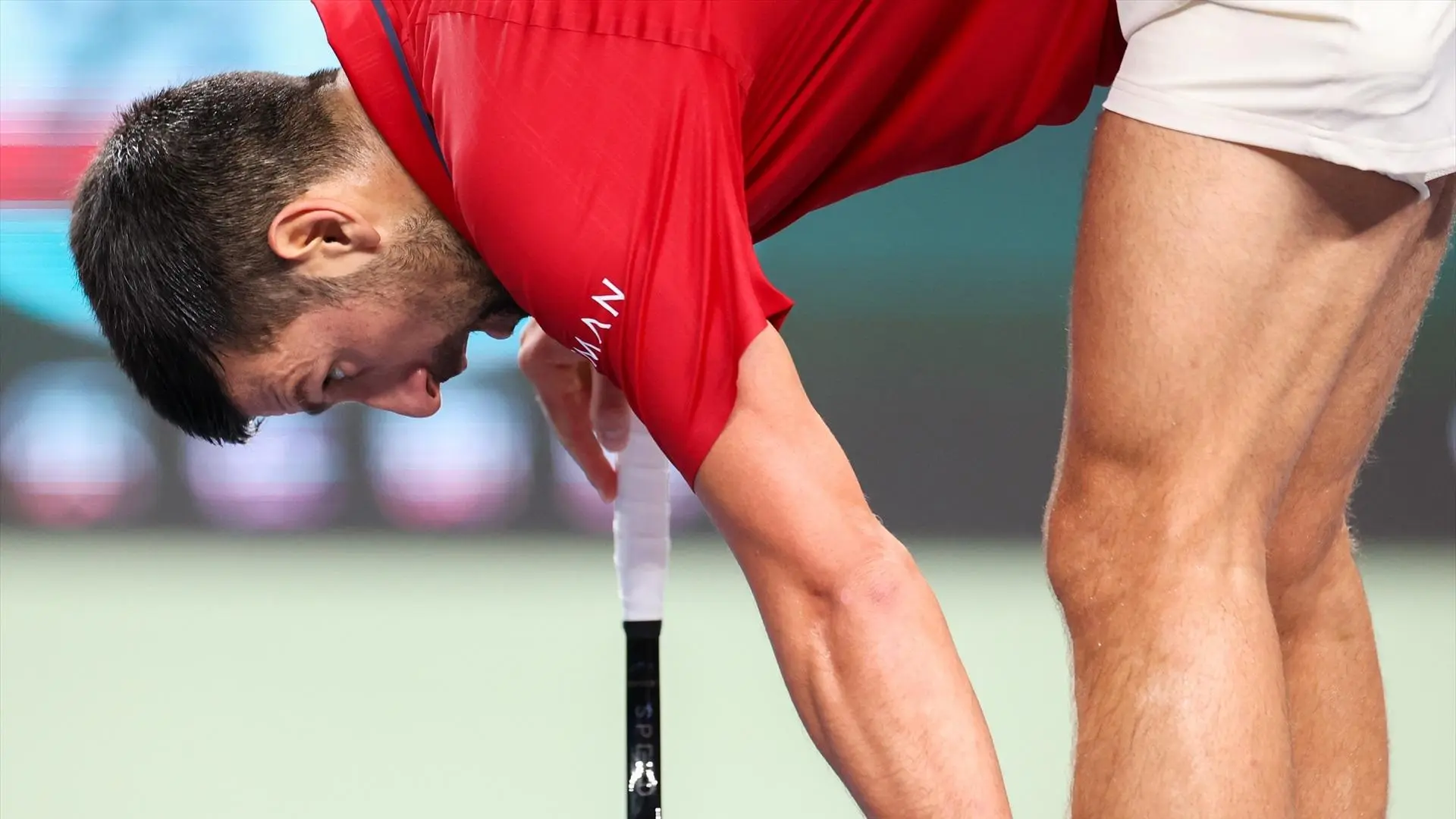 Un Novak Djokovic renqueante, eliminado por el 204 del mundo: Vacherot agranda su sueño y jugará la final de Shanghái