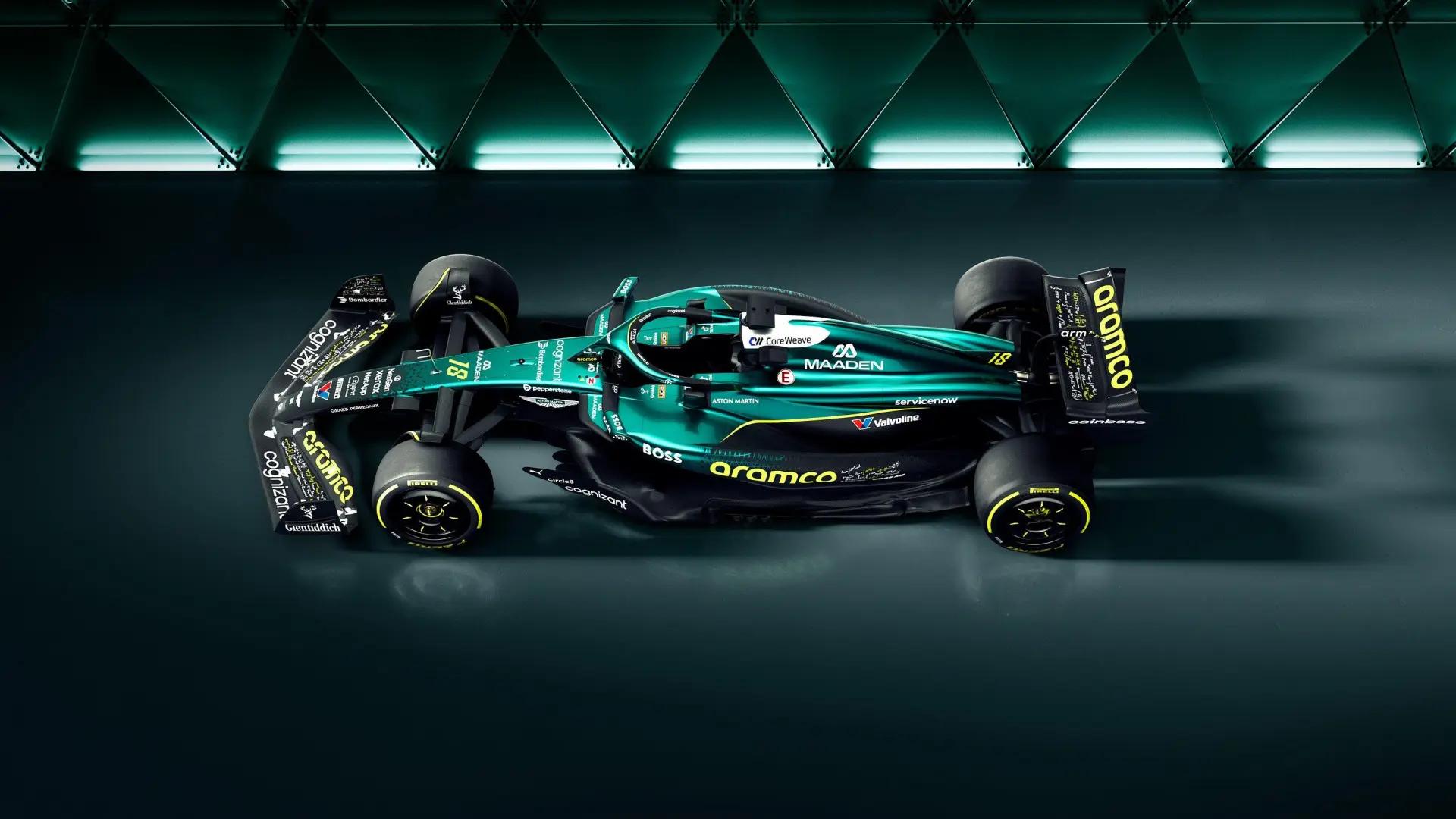 Alonso y el jefe de ingenieros de Aston Martin valoran la nueva 'cara' de su monoplaza: "Se ve genial así"
