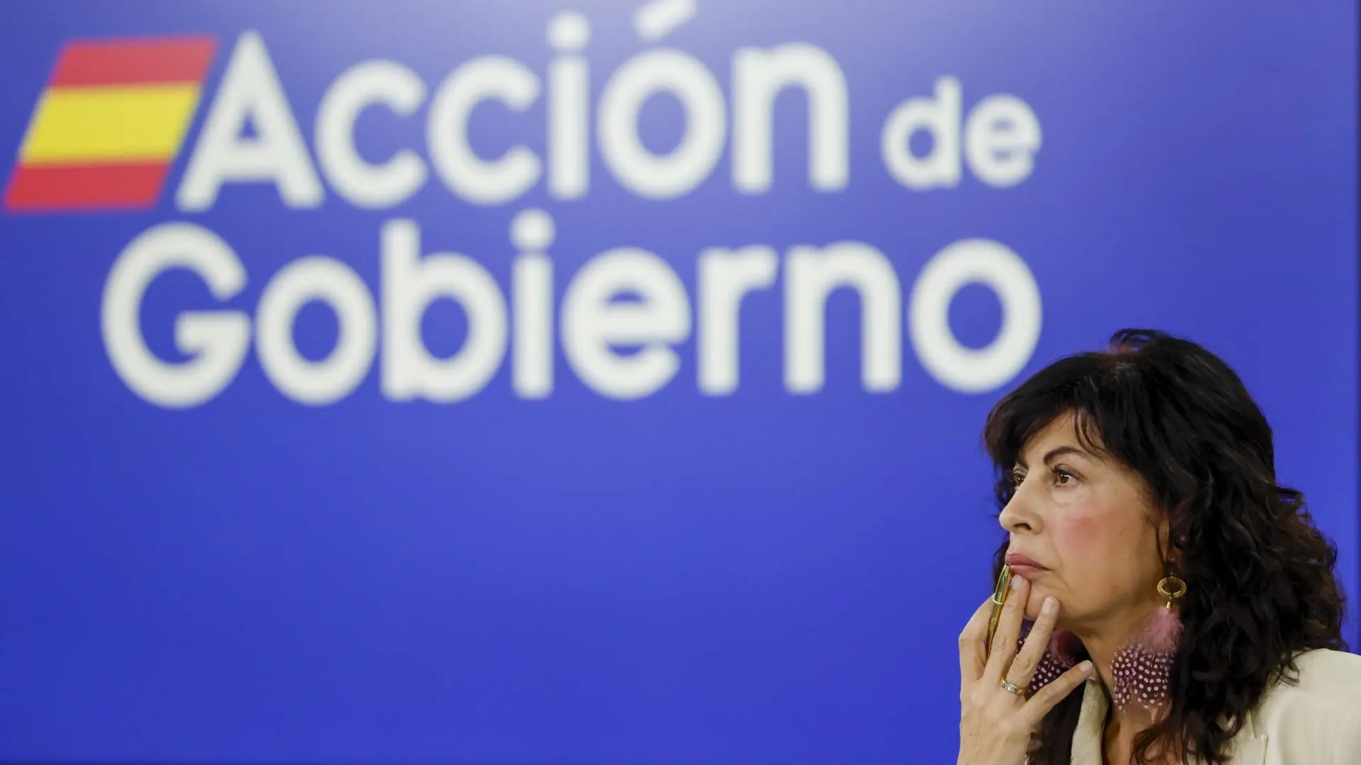 El PP intenta cortocircuitar la ofensiva de Sánchez con el aborto obligándole a apoyar a Redondo tras la polémica de las pulseras