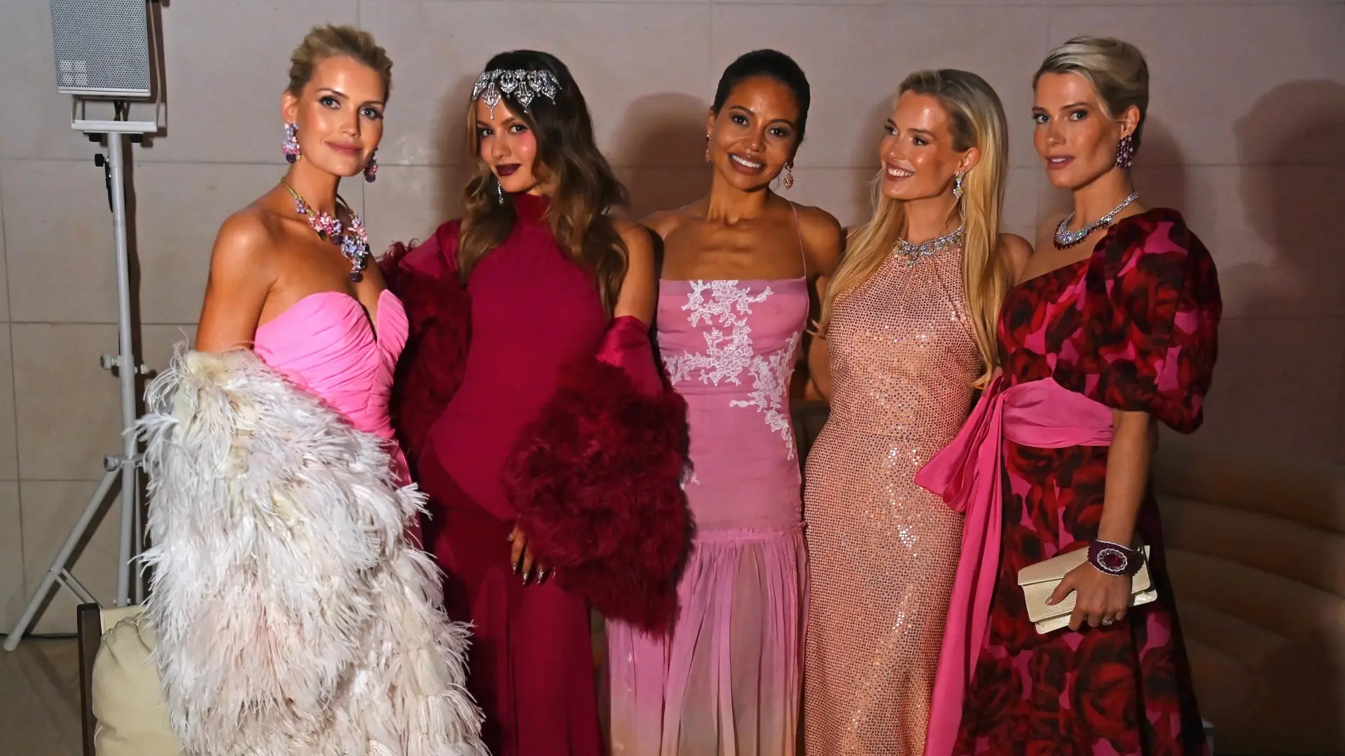 De Lady Kitty Spencer a Naomi Campbell: los mejores 'looks' del 'Baile Rosa' del Museo Británico