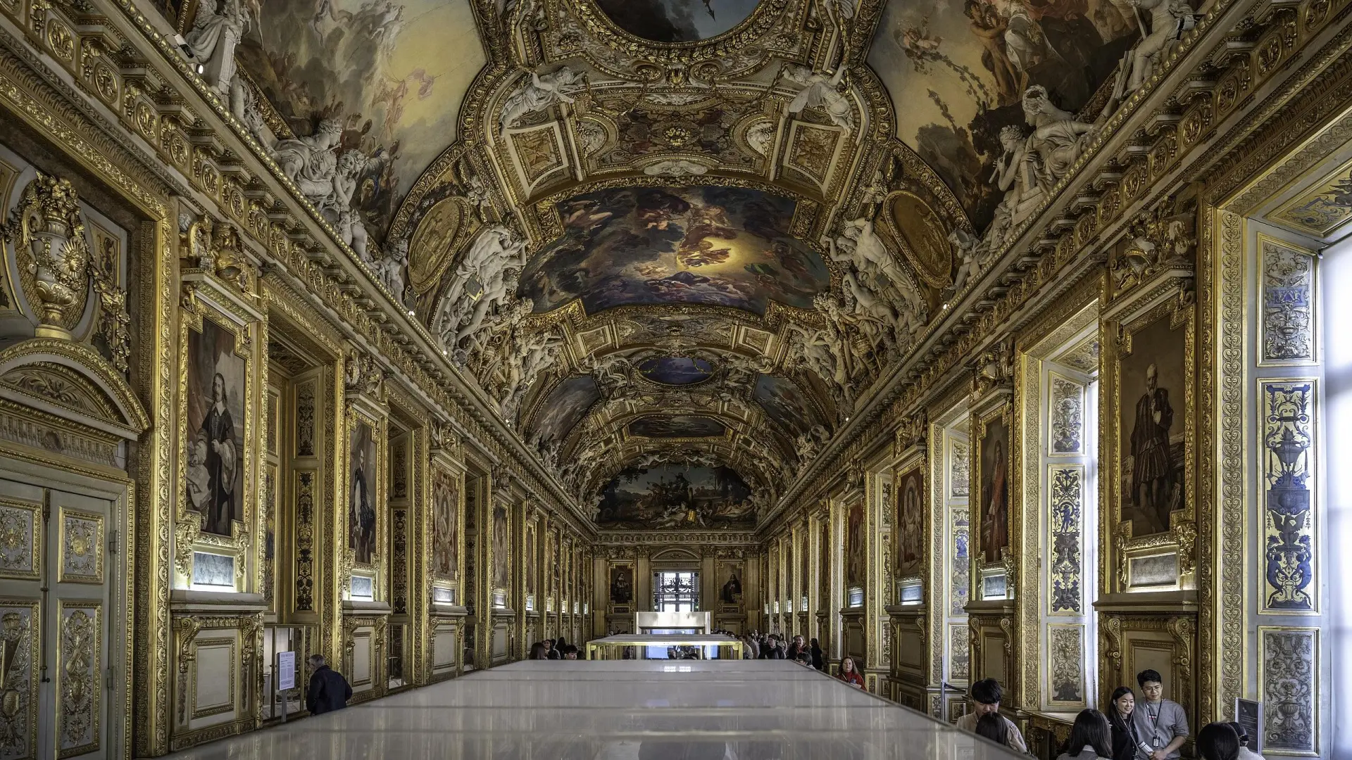 Así es la galería de Apolo, el escenario del robo de película en el Louvre... y de las joyas de Napoleón