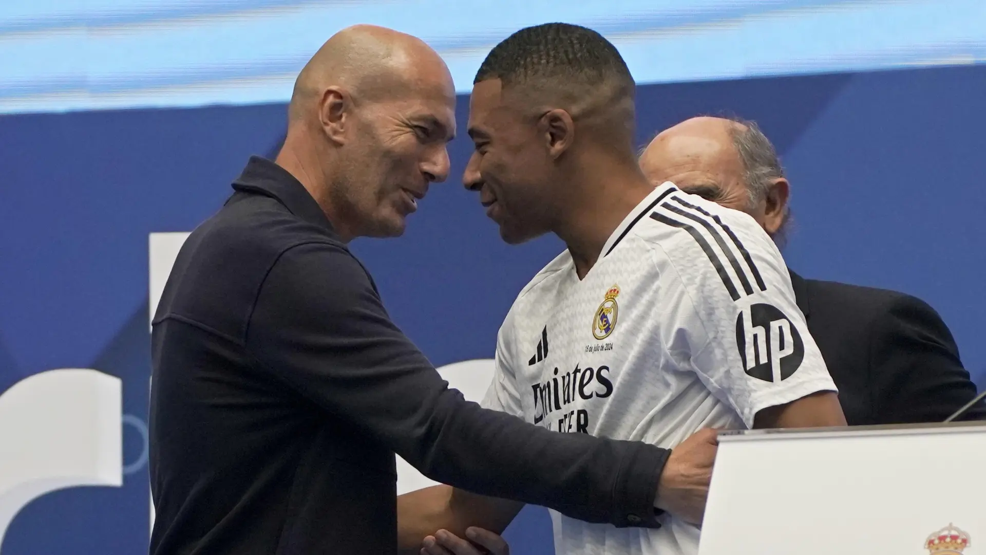 Zidane anuncia su próximo regreso a los banquillos... entre las dudas con Xabi  Alonso en el Real Madrid: "Pronto voy a entrenar"