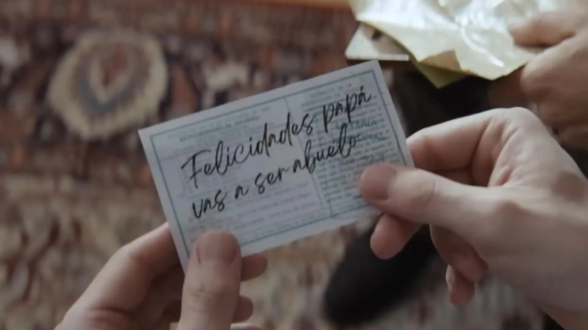 ¿Es legal escribir en un décimo como ocurre en el anuncio de la Lotería de Navidad?