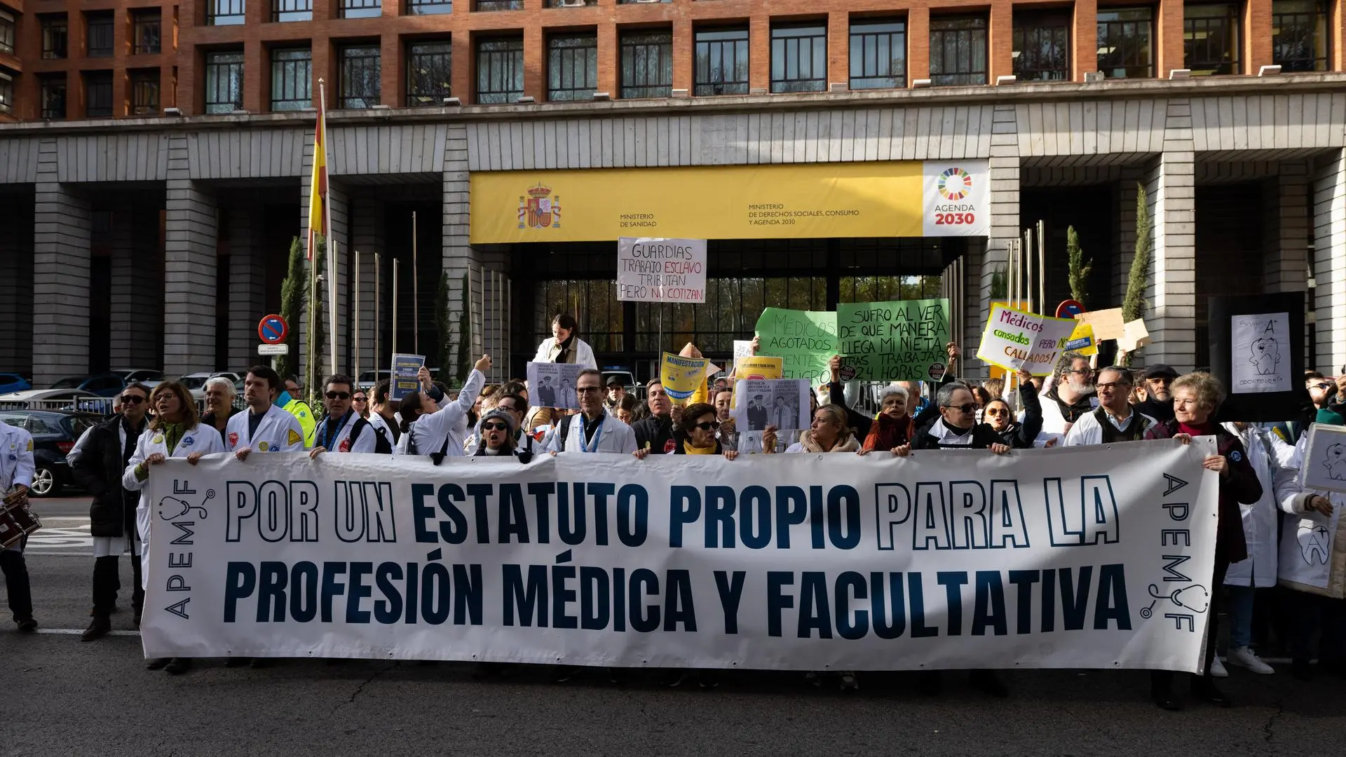 Los médicos vuelven a la huelga durante dos días en ocho comunidades para exigir a Sanidad un estatuto propio