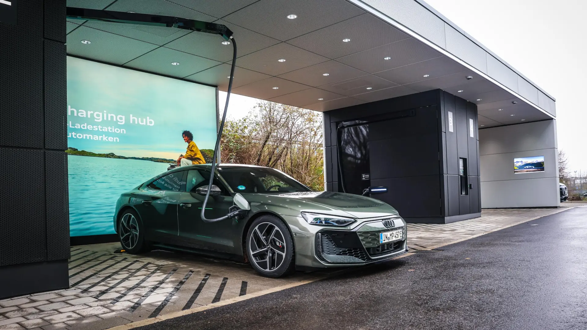 Audi acelera su red de recarga con un nuevo charging hub de hasta 400 kW en Alemania