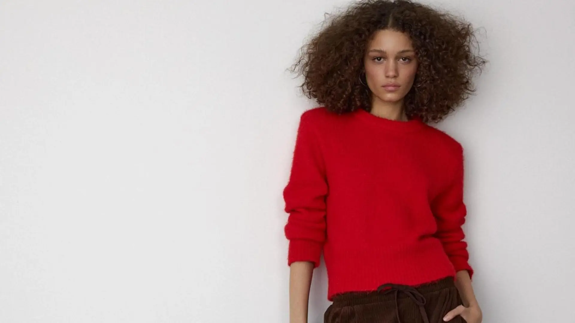 Anchos y de pana: así son los nuevos pantalones de Stradivarius que llegan para sustituir al chándal