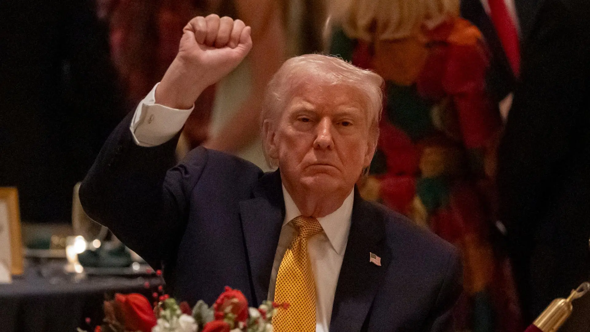 Trump desea "Feliz Navidad a todos, incluida la escoria de la izquierda radical"