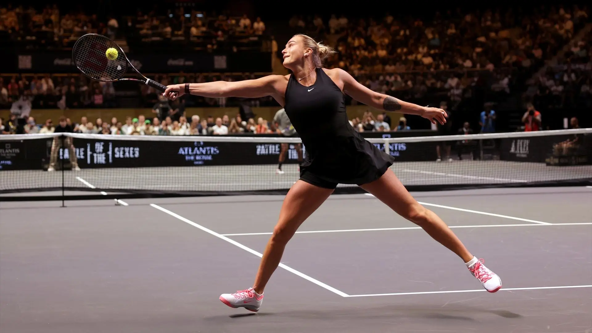 Sabalenka responde a las críticas tras la 'Batalla de los Sexos' ante Kyrgios: "Sus capacidades físicas son mucho mejores"