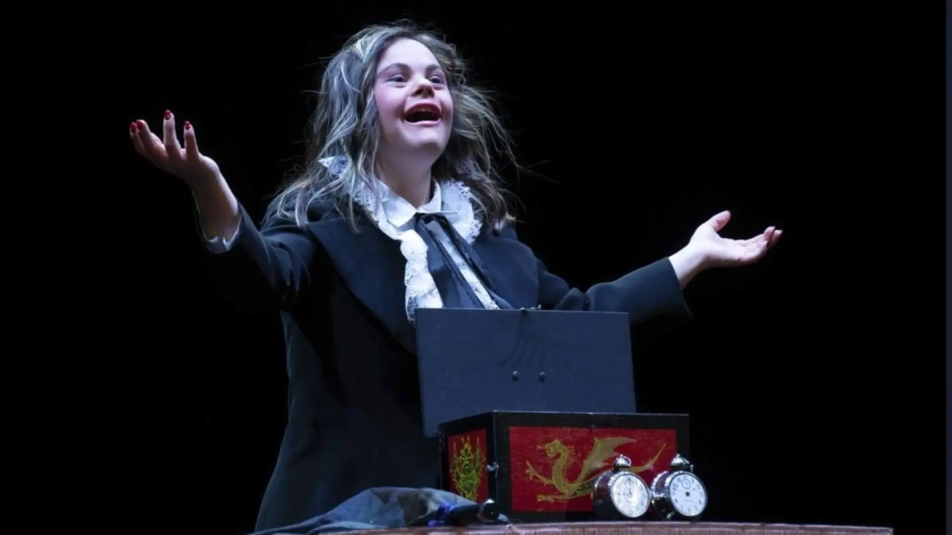 Mágica Gilly, ilusionista con síndrome de Down, rompe prejuicios en el Festival de Magia de León