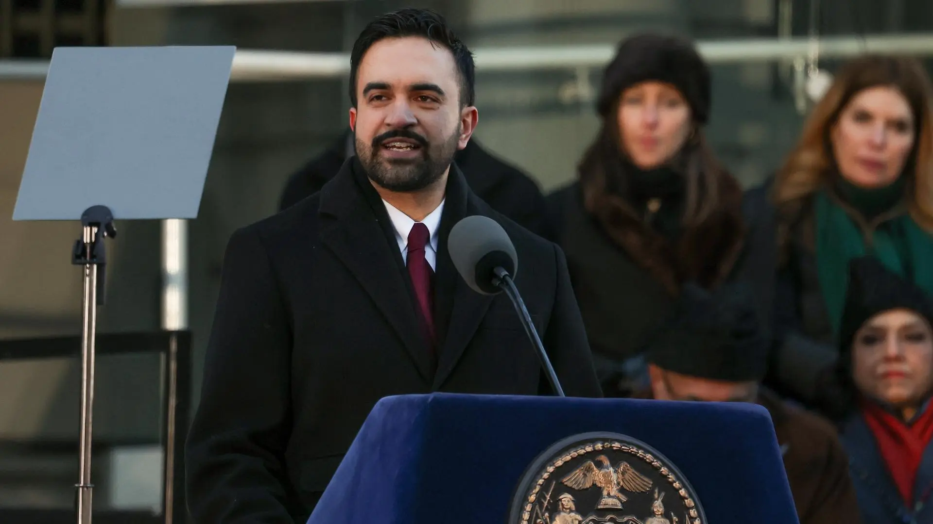Una multitud arropa a Mamdani en su toma de posesión como alcalde en las calles heladas de Nueva York