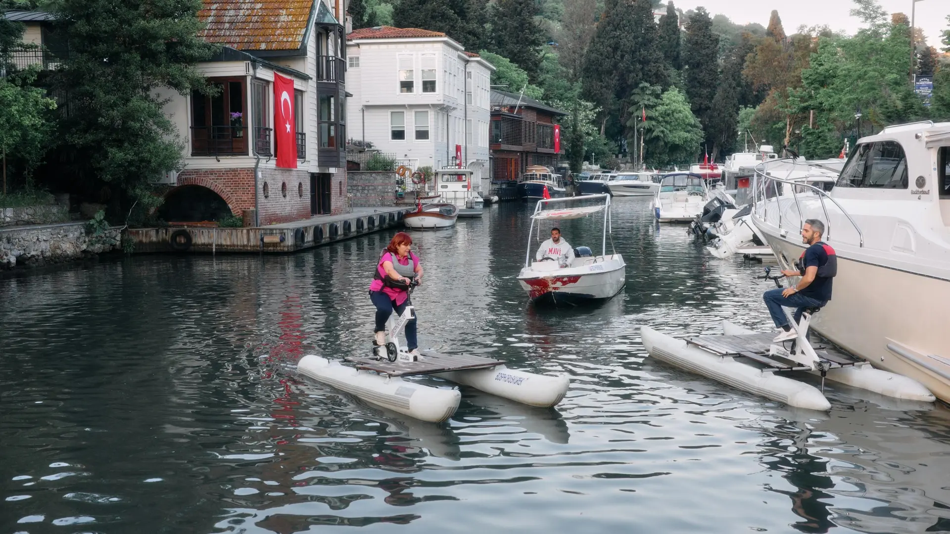 Roberto Leal se lleva a su madre de viaje y la enfrenta a retos y desafíos en un emotivo 'Nos vamos de madre'