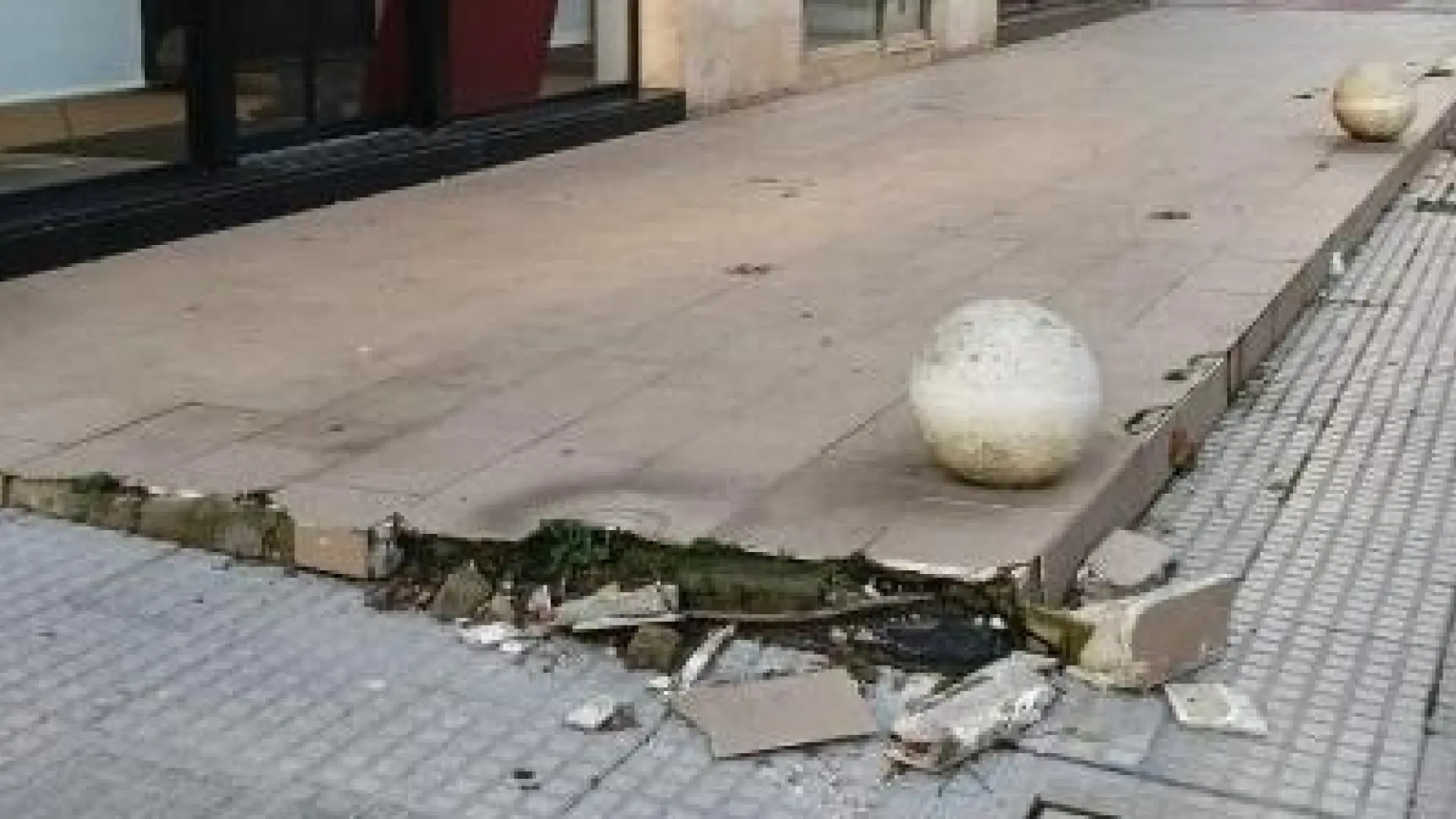 Detenido un conductor ebrio que irrumpió en la Cabalgata de los Reyes Magos de Cádiz