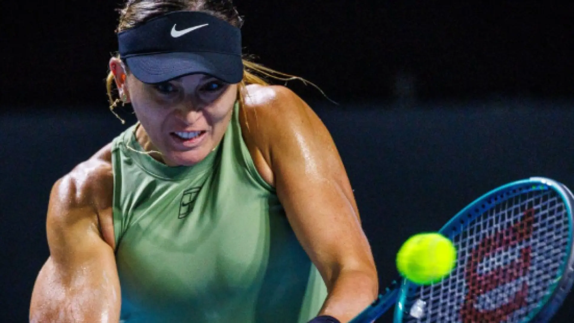 Los impresionantes brazos de Paula Badosa, reflejo de su duro entrenamiento: "Te da la mano y te carga el móvil"