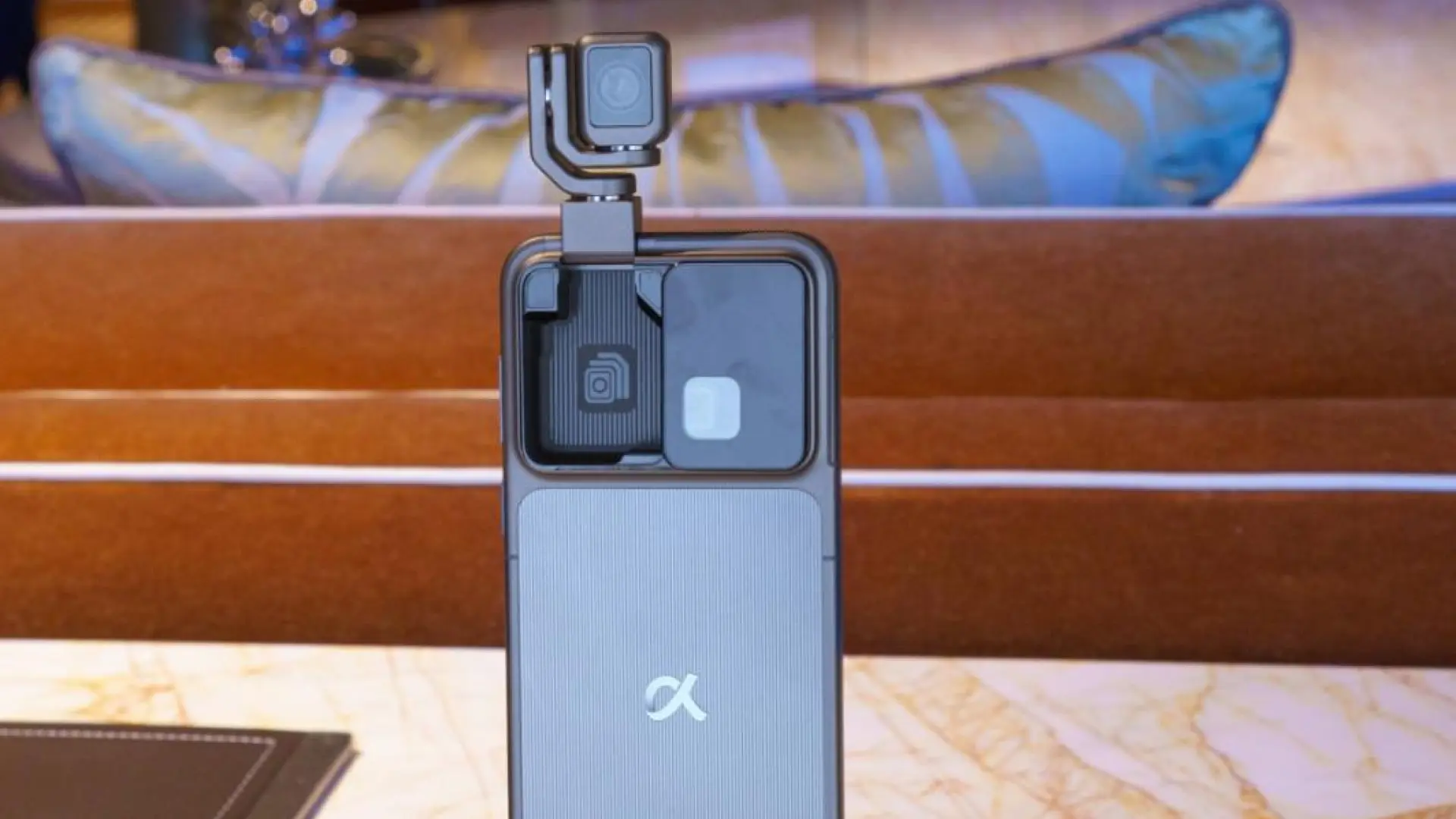 El móvil más raro del CES: HONOR muestra su smartphone con cámara robótica sin desvelar su misterio