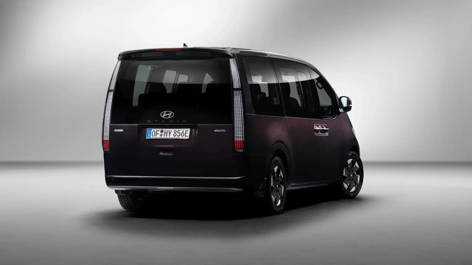 El Hyundai Staria Eléctrico llega a Europa: el espacio de un salón y la tecnología más futurista
