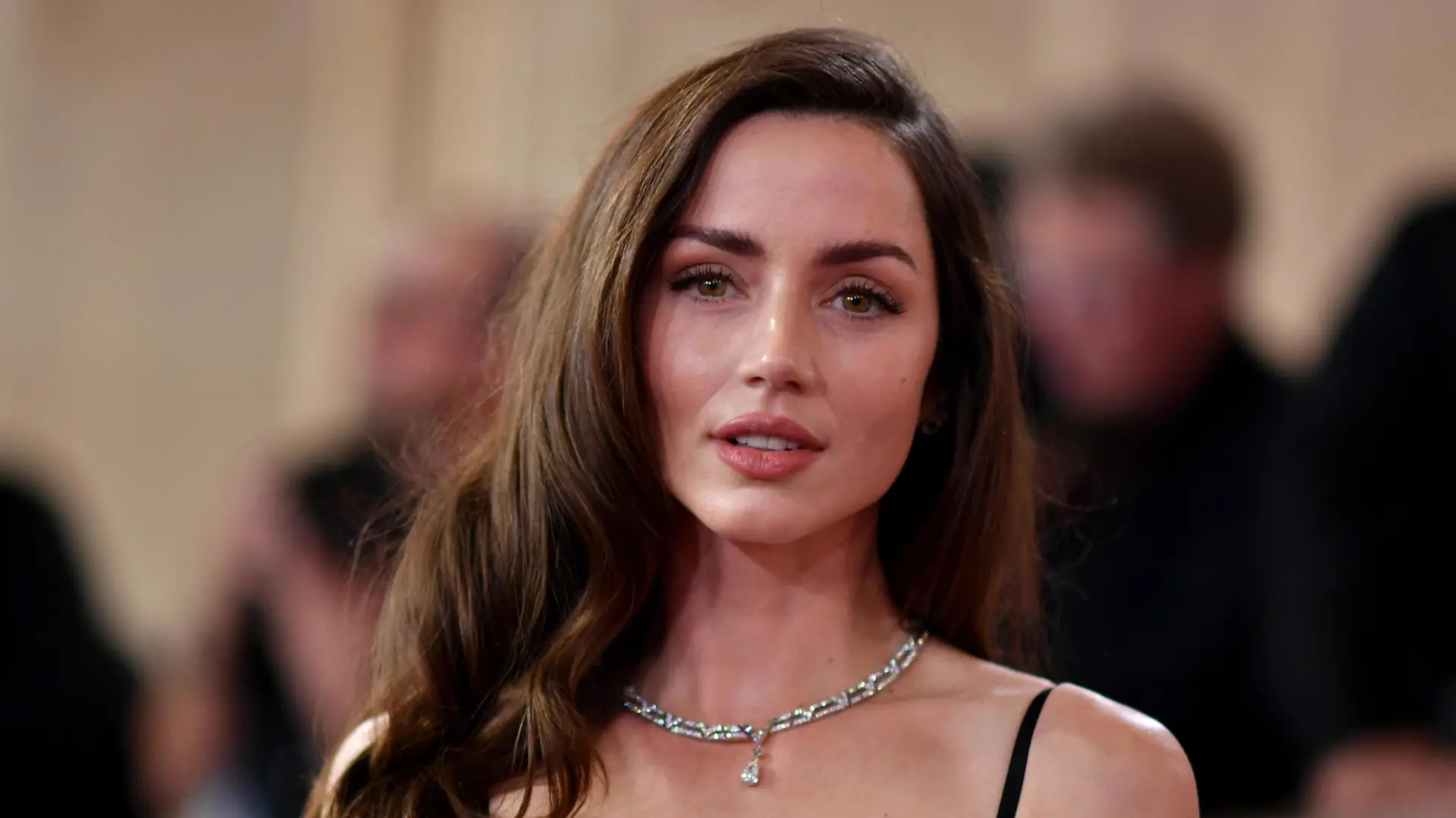 El vestido completamente transparente de Ana de Armas que no viste en los Globos de Oro