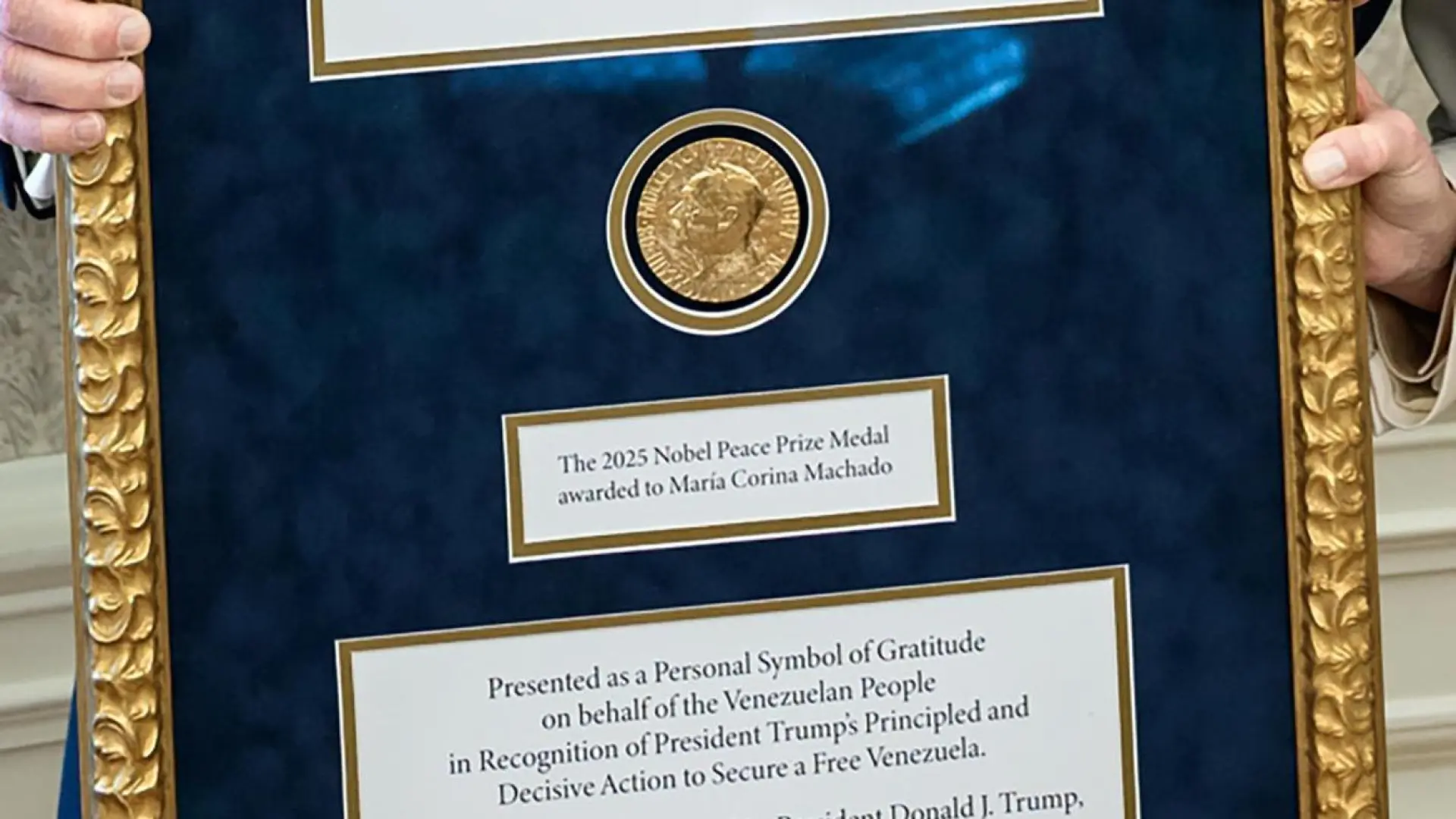 ¿Puede regalarse a otra persona un Nobel? Esto es lo que dice la organización del premio sobre el regalo de Machado a Trump