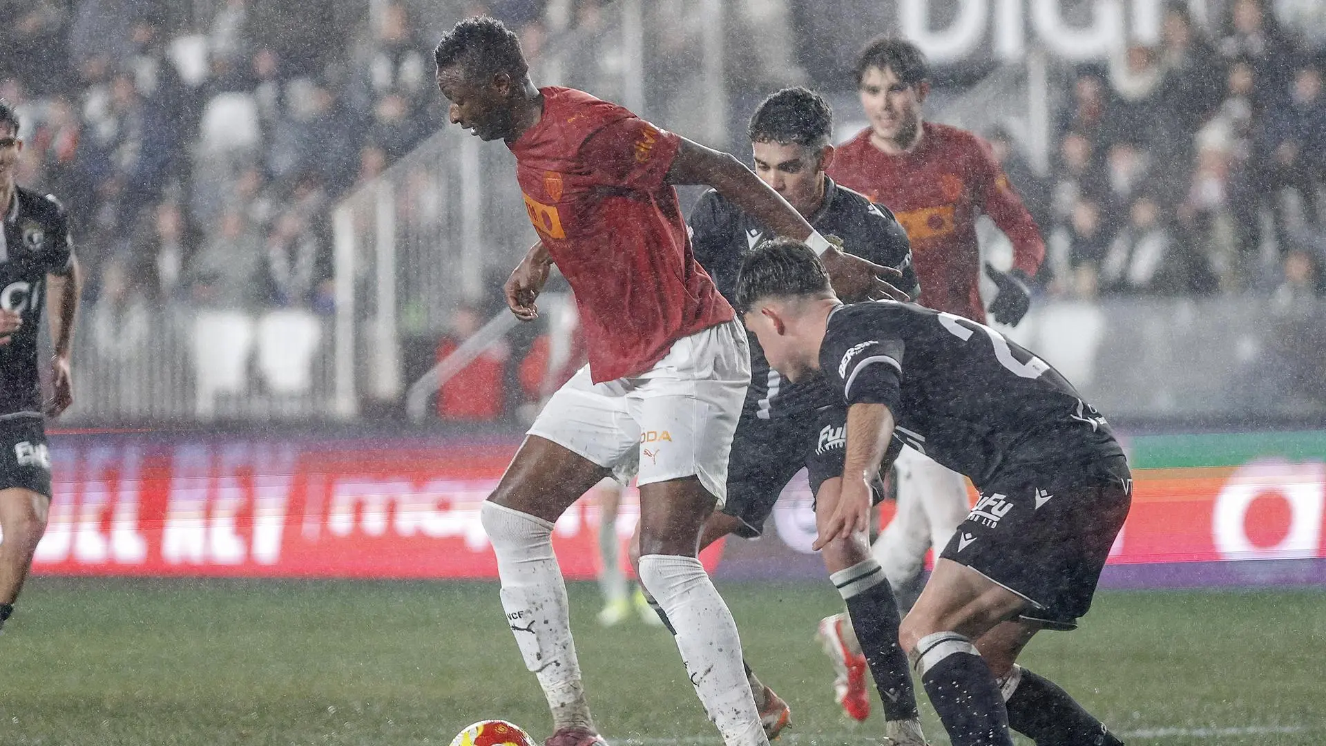 El Burgos denuncia al Valencia por la alineación de Sadiq en la Copa del Rey