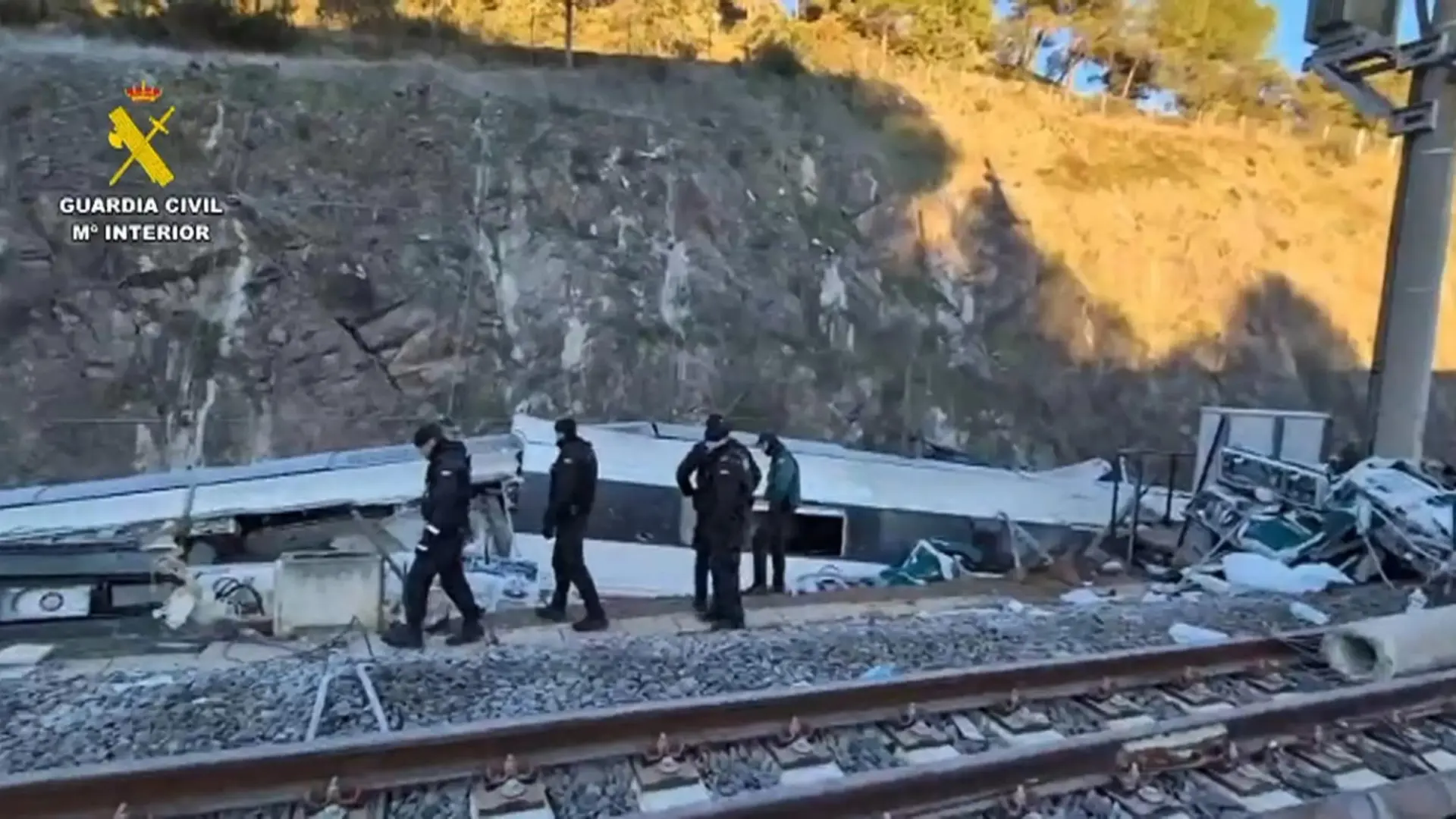 La investigación de la tragedia de Adamuz que deja 39 muertos confirma que el Alvia chocó con los dos vagones descarrilados del Iryo