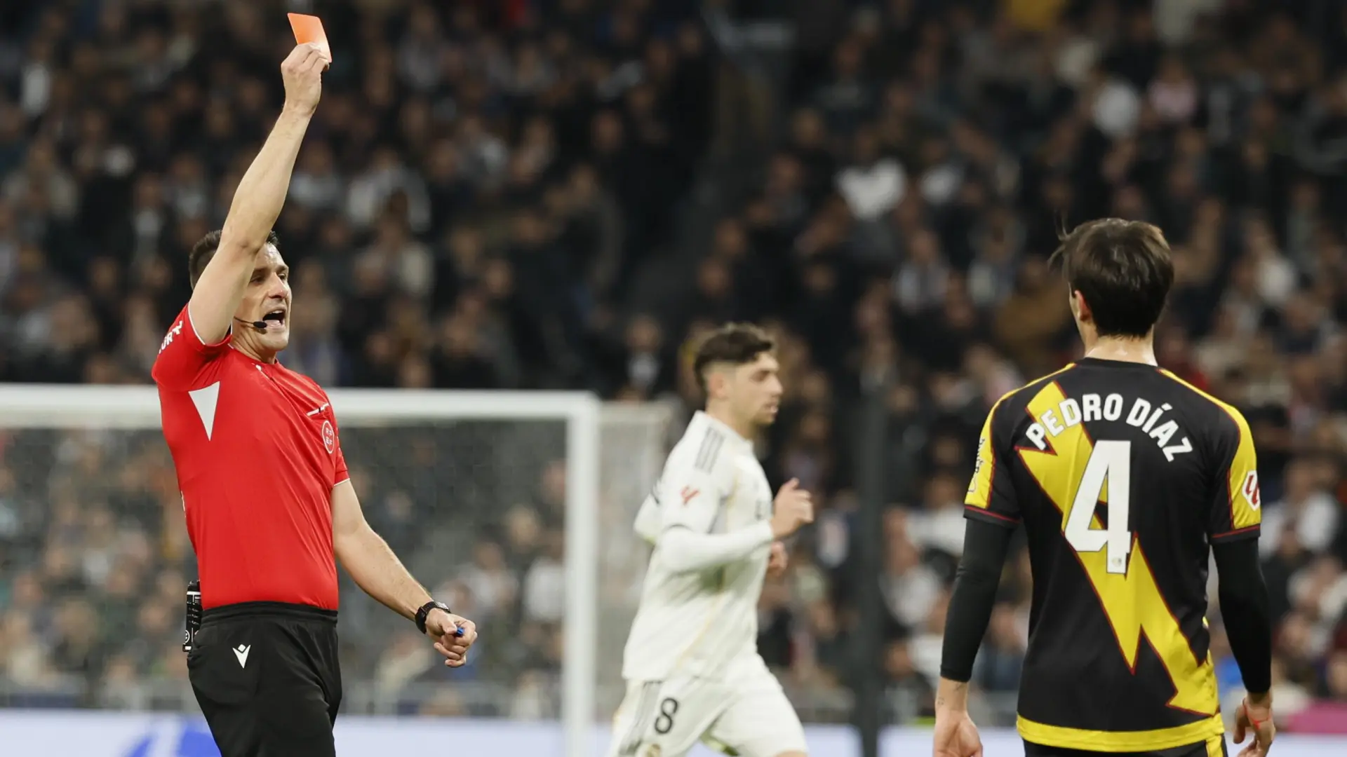 Un penalti en el minuto 100 y dos expulsiones: las polémicas del Real Madrid  - Rayo Vallecano