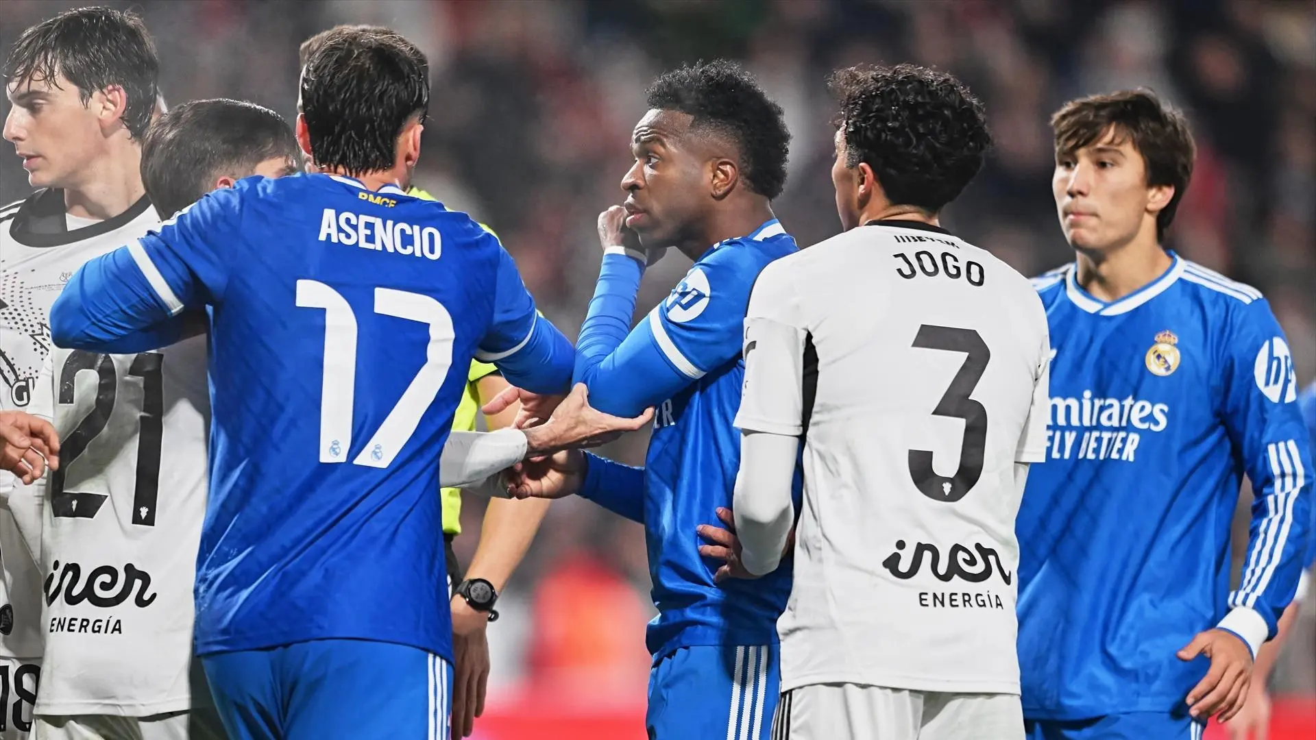 Identifican y proponen sanción al espectador que le lanzó una piel de plátano a Vinícius en el Albacete – Real Madrid de Copa del Rey