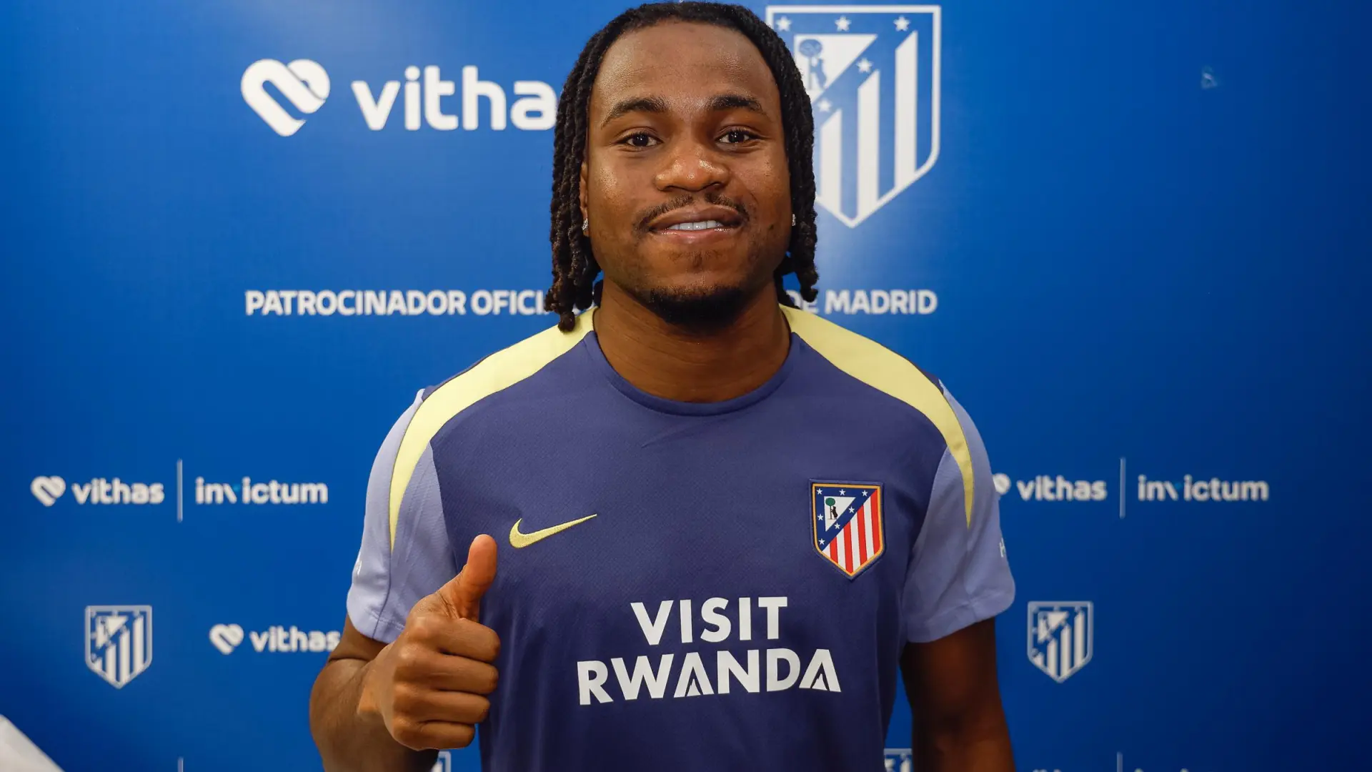 El Atlético de Madrid hace oficial el fichaje de Ademola Lookman: 35 millones más variables y firma hasta 2030