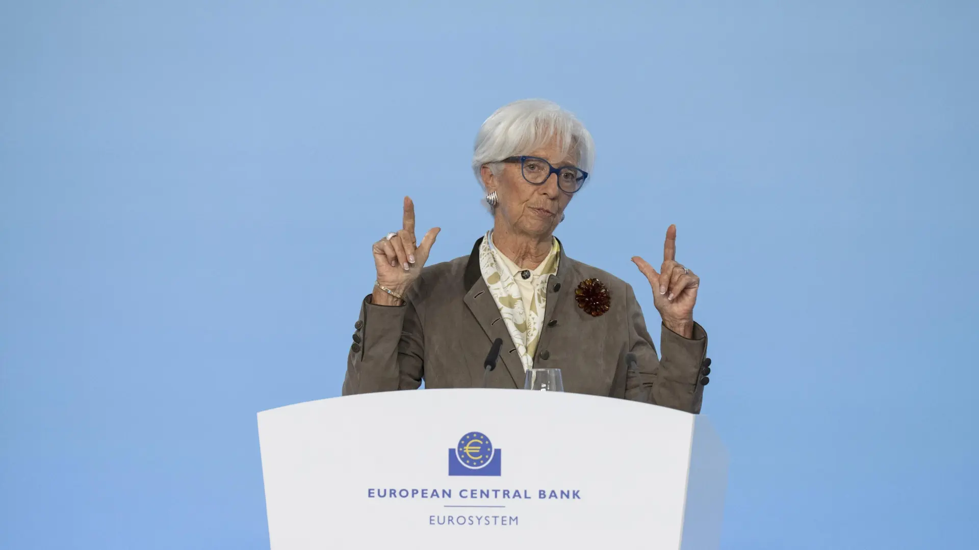 El BCE mantiene los tipos pero dispara la previsión de inflación y rebaja la de crecimiento por la guerra