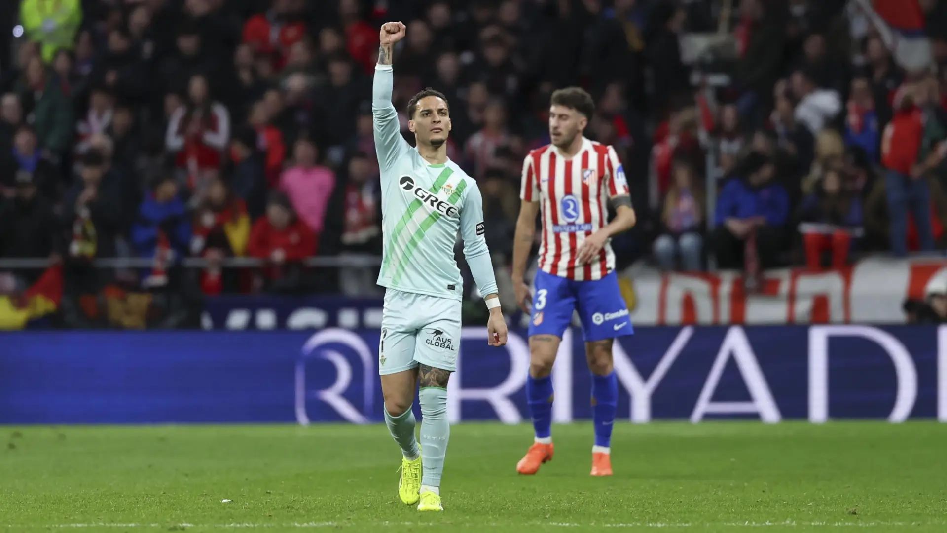 El Betis se toma la revancha ante un Atlético de Madrid que se desploma en LaLiga