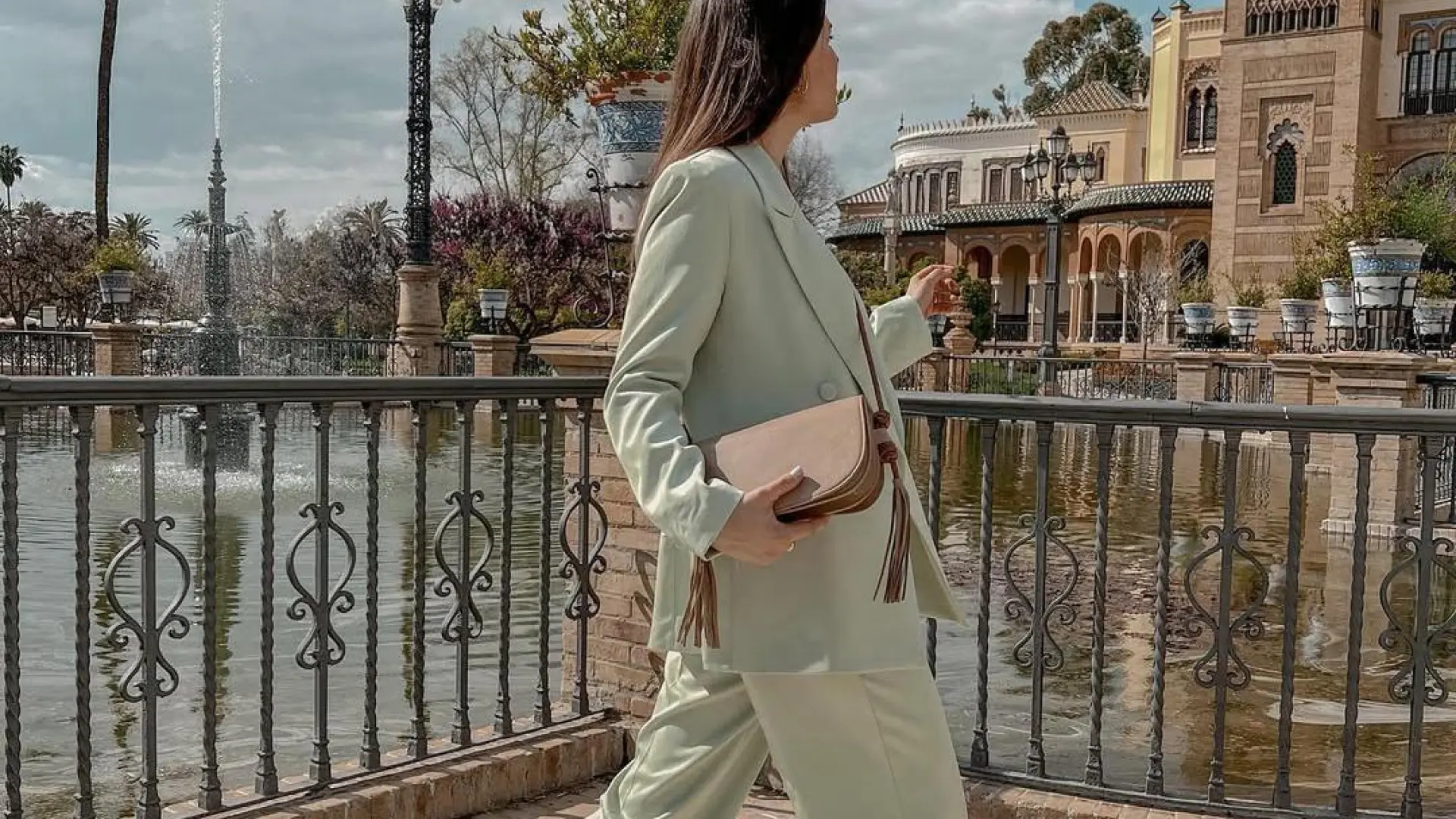 Stradivarius tiene el conjunto de chaqueta y pantalón que llevarán todas las expertas en moda