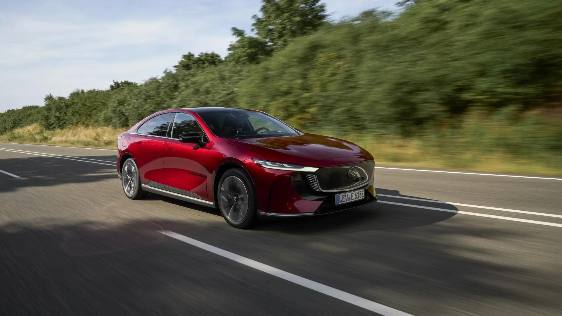 ¿Merece la pena el Mazda 6e, la berlina actual más elegante? Te cuento por qué sí… y por qué no