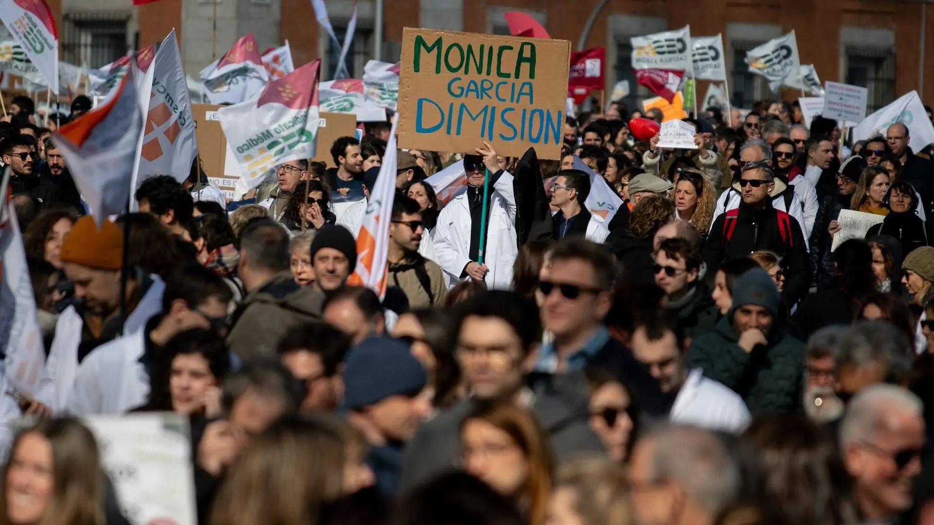 Los médicos afrontan su segunda semana de huelga en dos meses "sin avances" en la negociación: "Sanidad no nos responde"