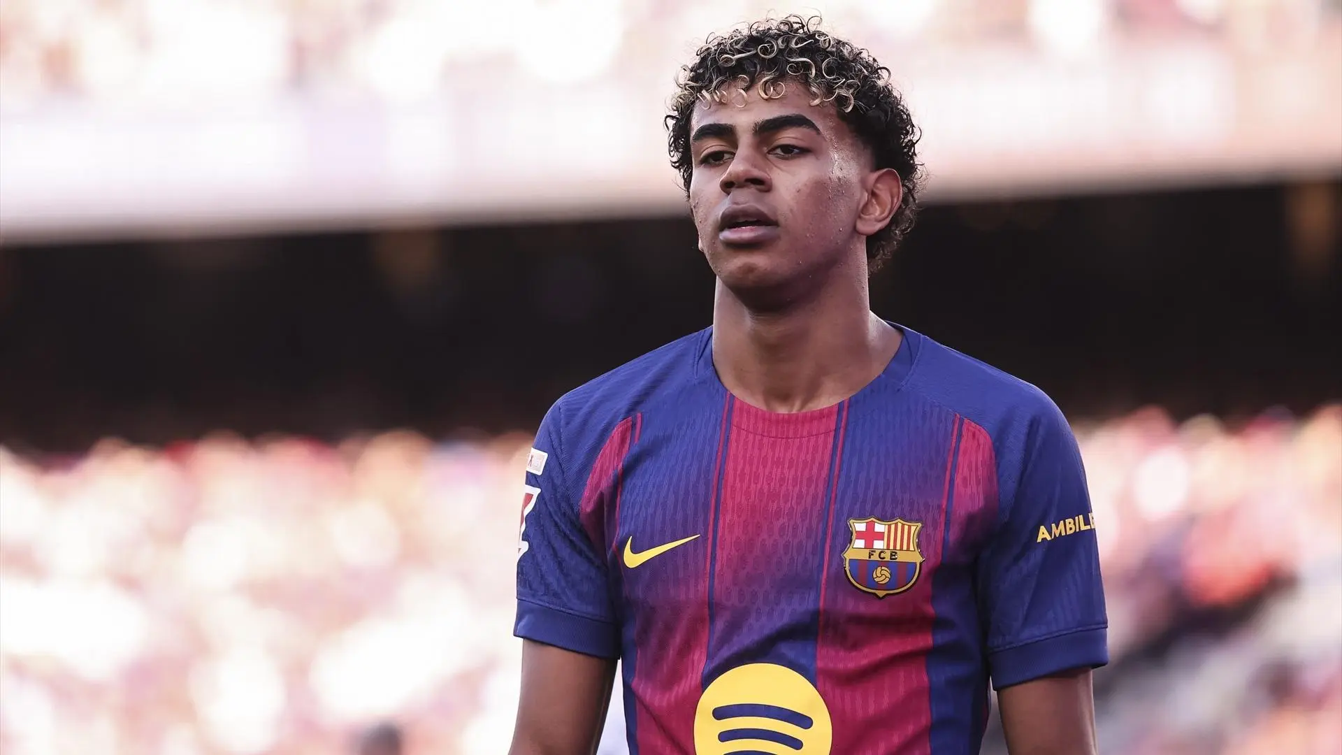 Lamine Yamal se enfada al ser sustituido y Hansi Flick le lanza un mensaje: "No entendería que estuviese contento"